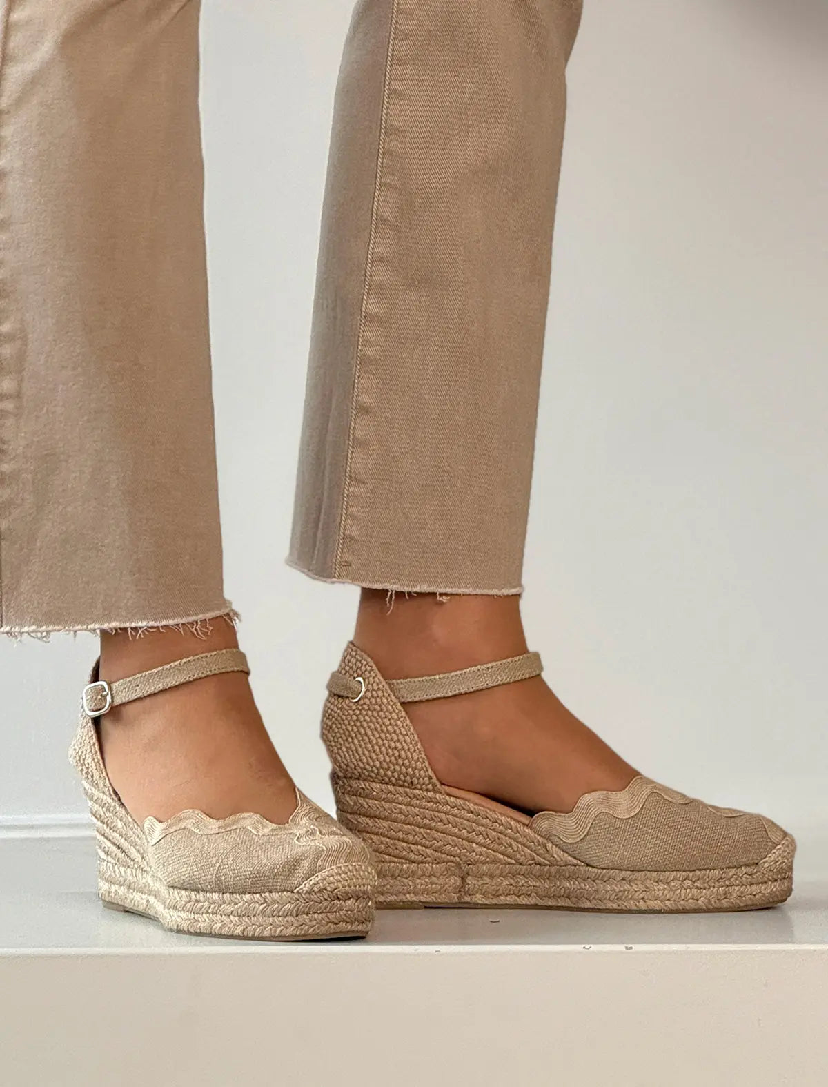 Alpargata de cuña natural blonda chic