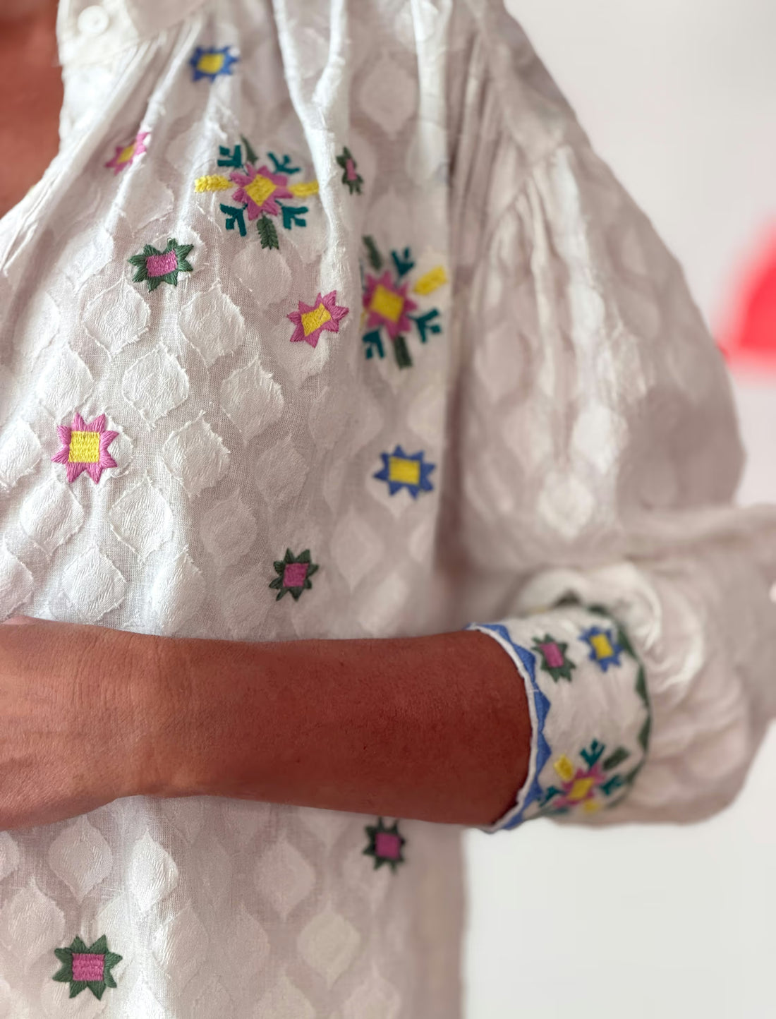 Color embroidered shirt