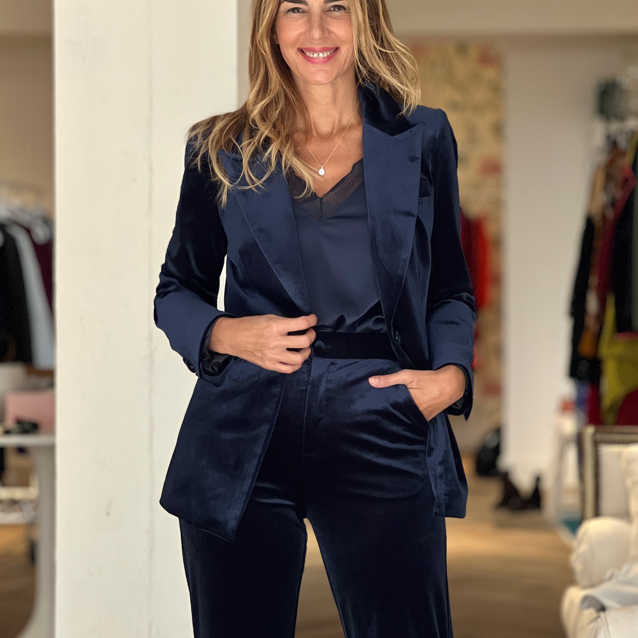Look chaqueta y pantalón Ideal terciopelo azul