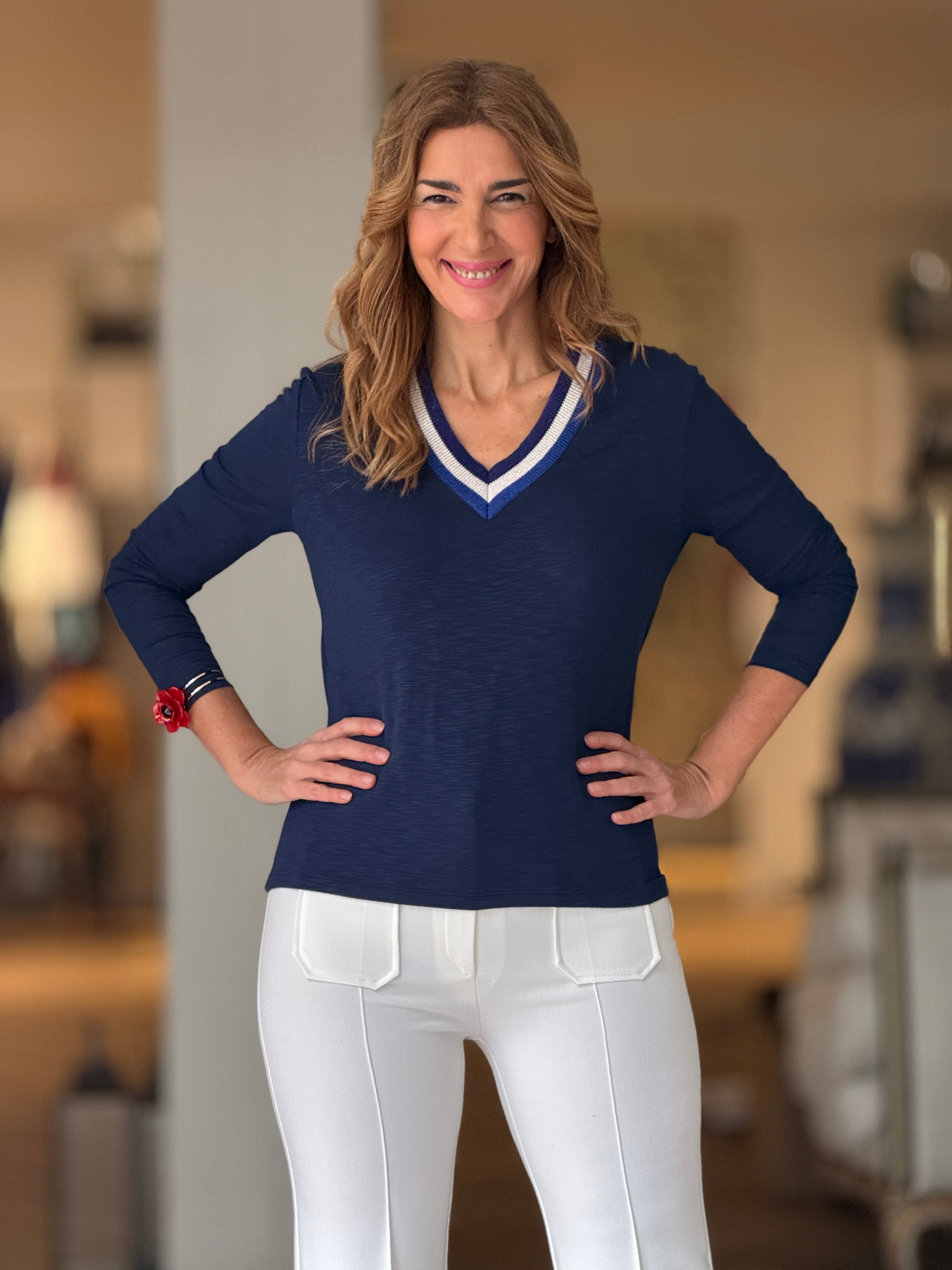 Camiseta marino cuello pico chic