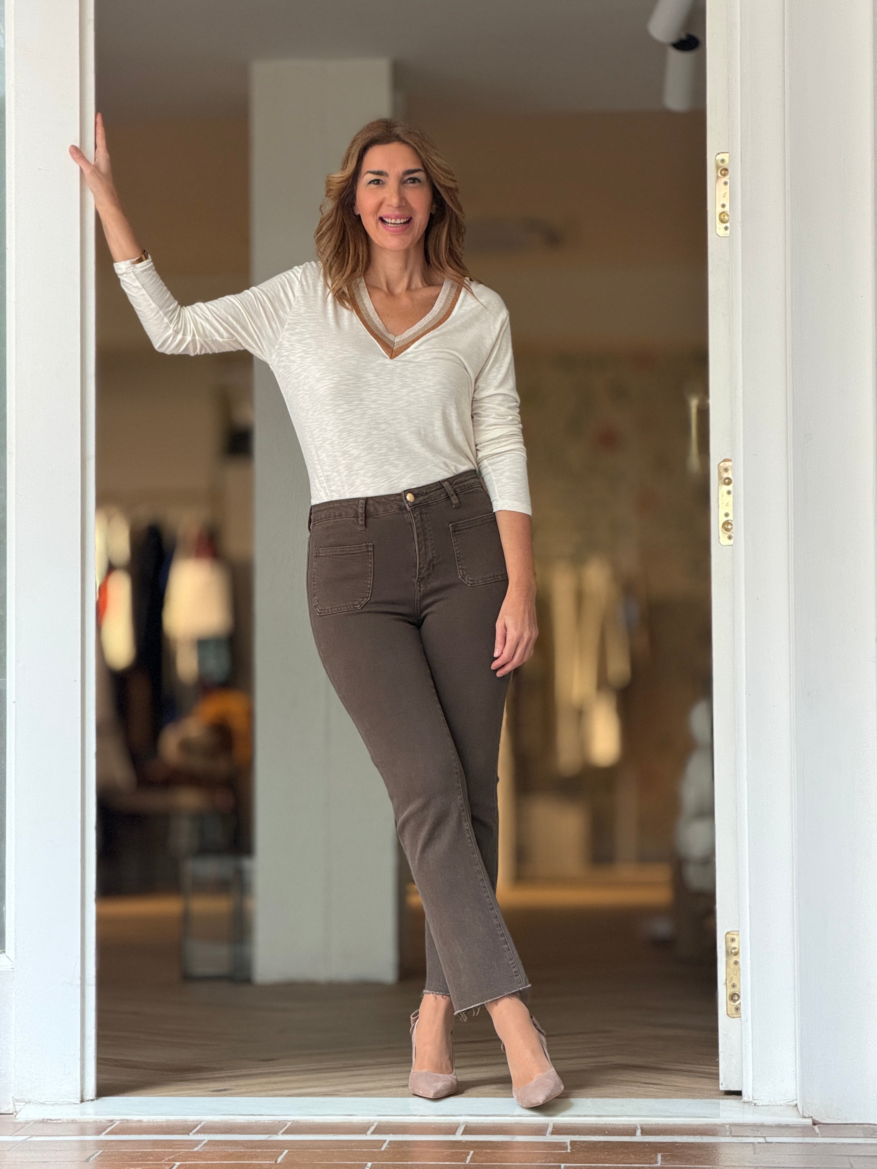 Pantalón vaquero marrón bolsillos