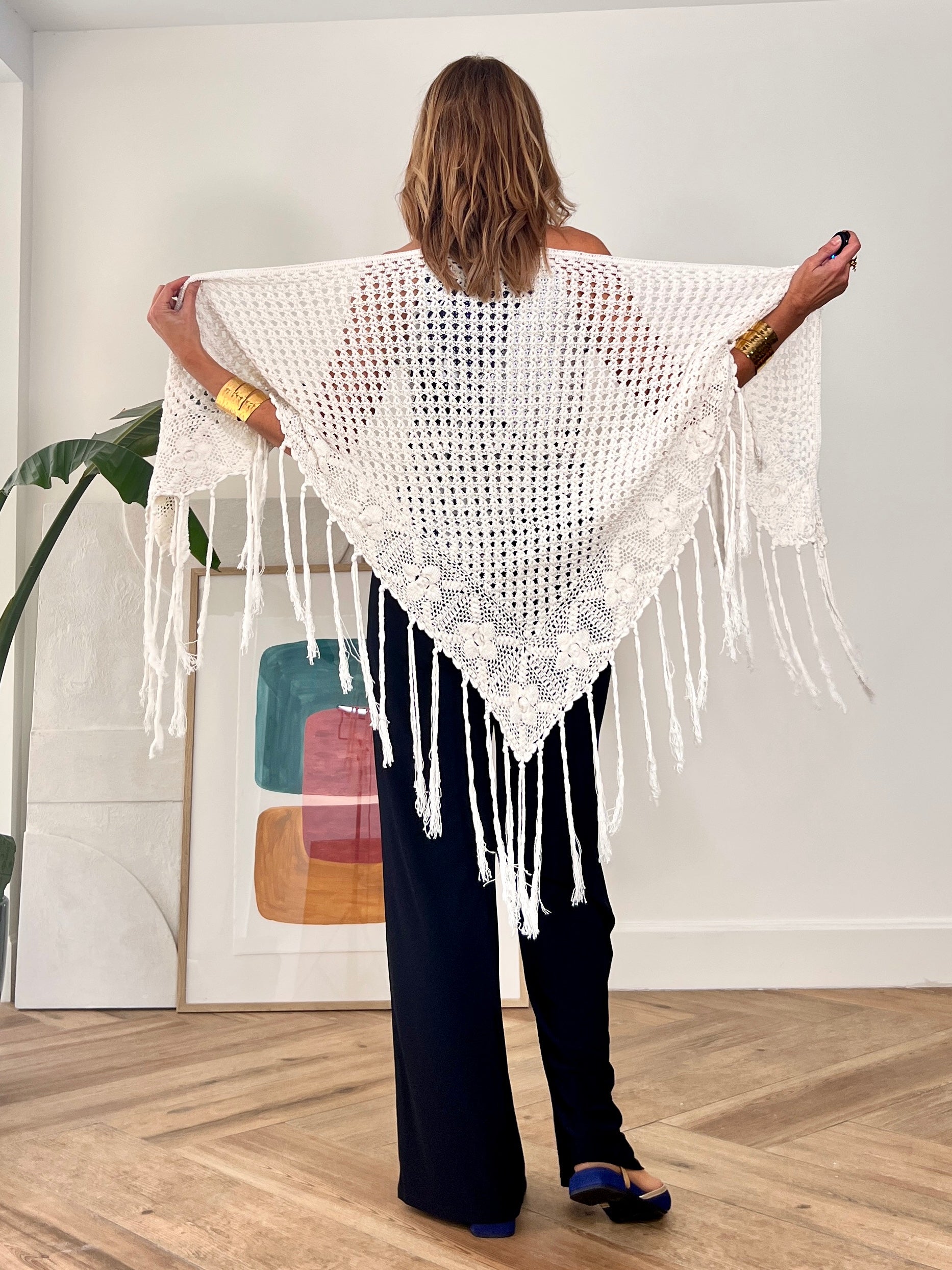 Mantón de crochet artesanal