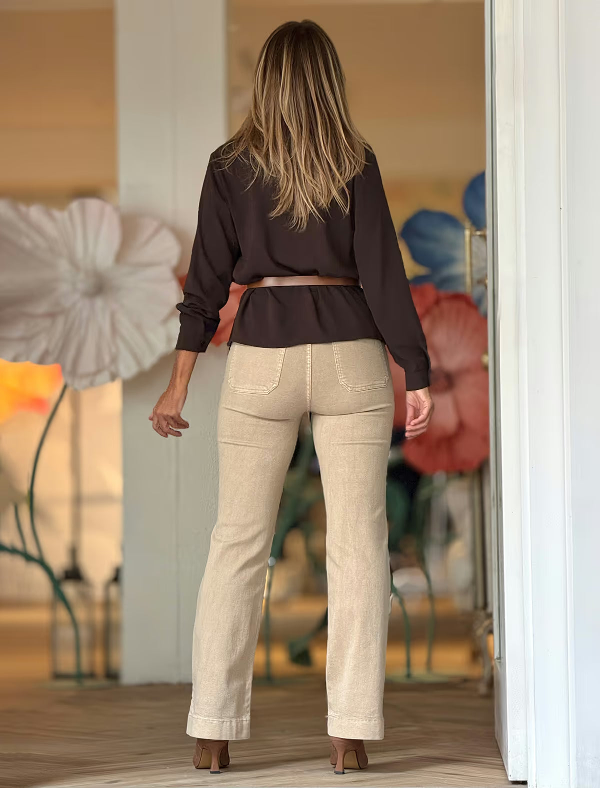 Pantalón vaquero de bolsillos camel