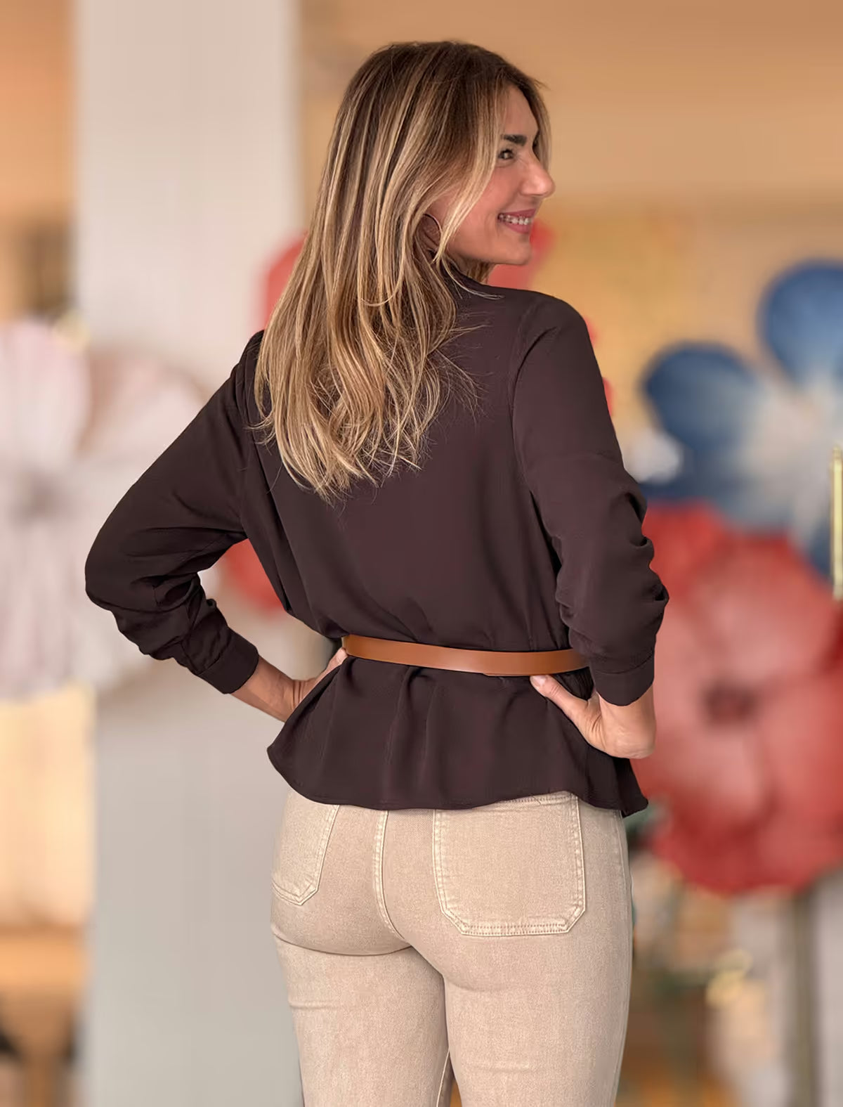 Camisa marrón chocolate fluida fondo chic