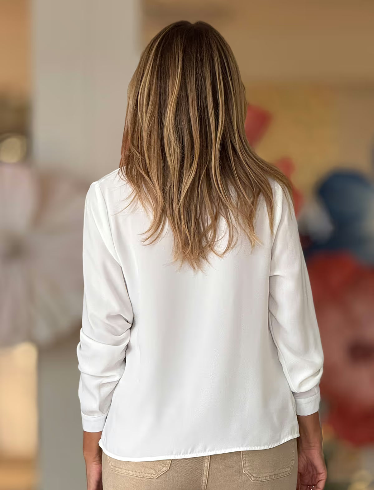 Camisa blanca fluida fondo chic