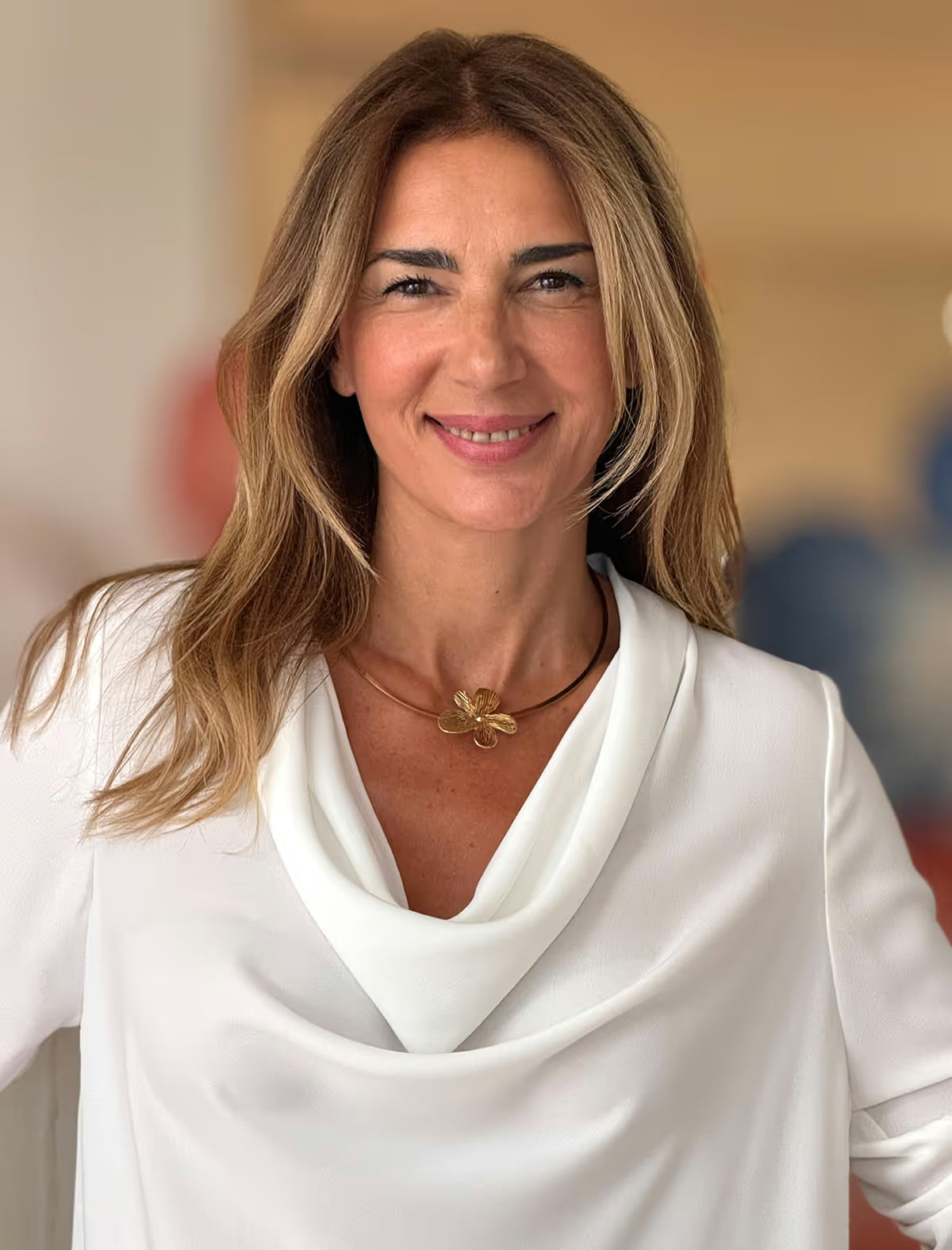 Camisa blanca fluida fondo chic