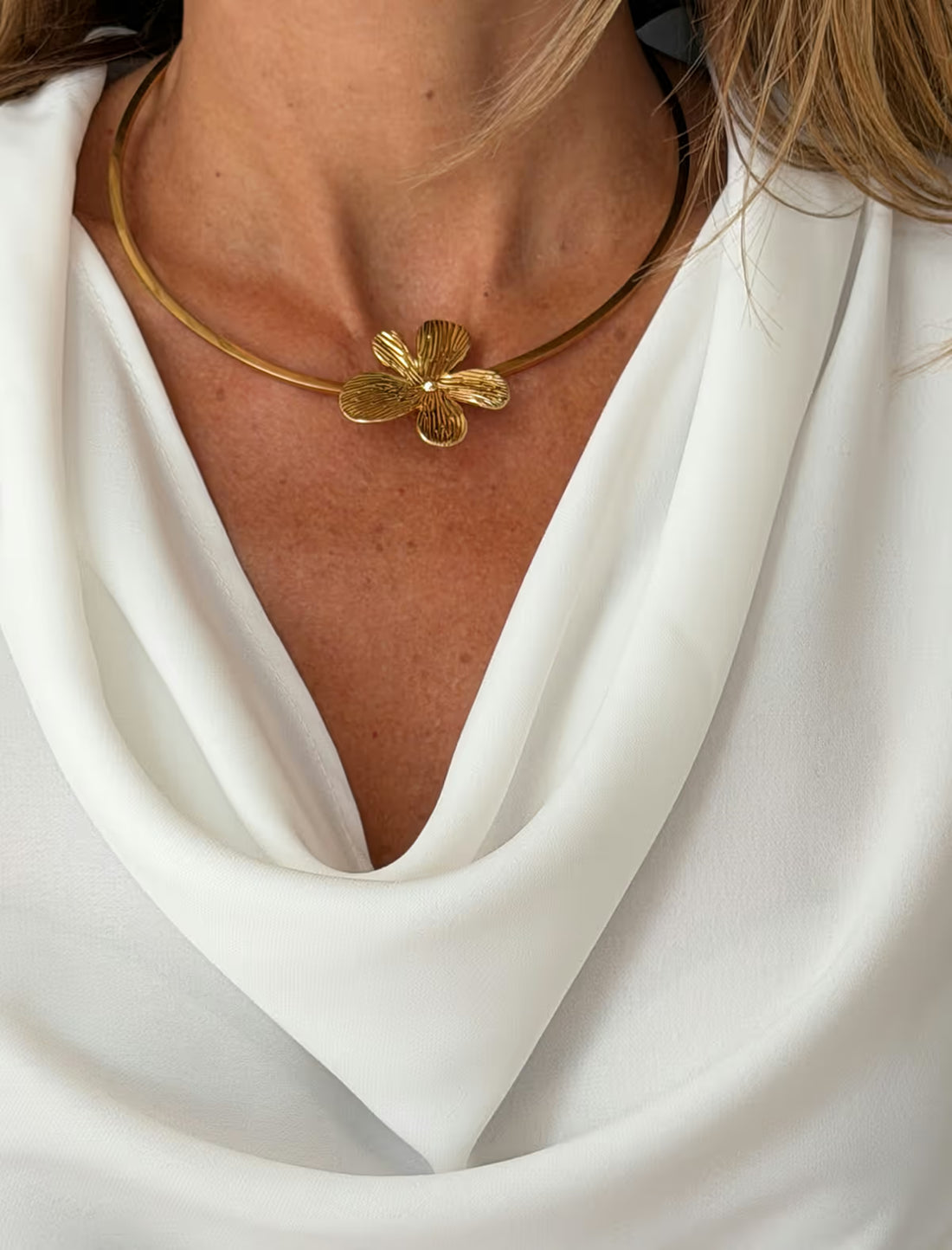 Choker with golden flower Elsa