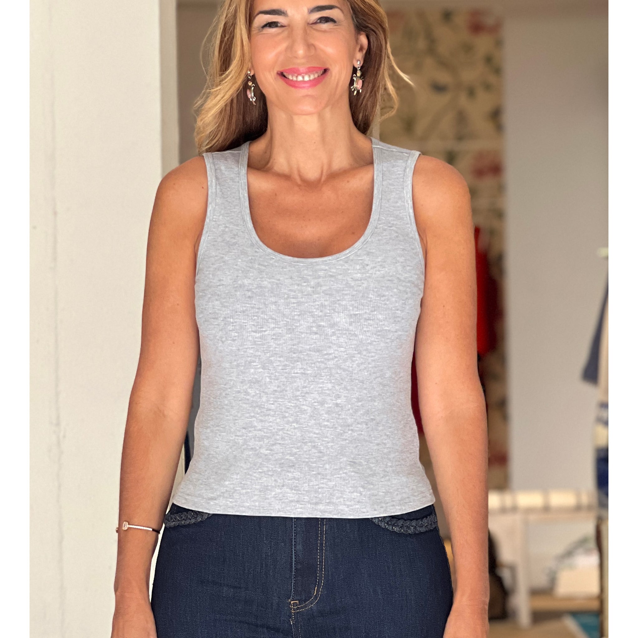 Camiseta básica gris