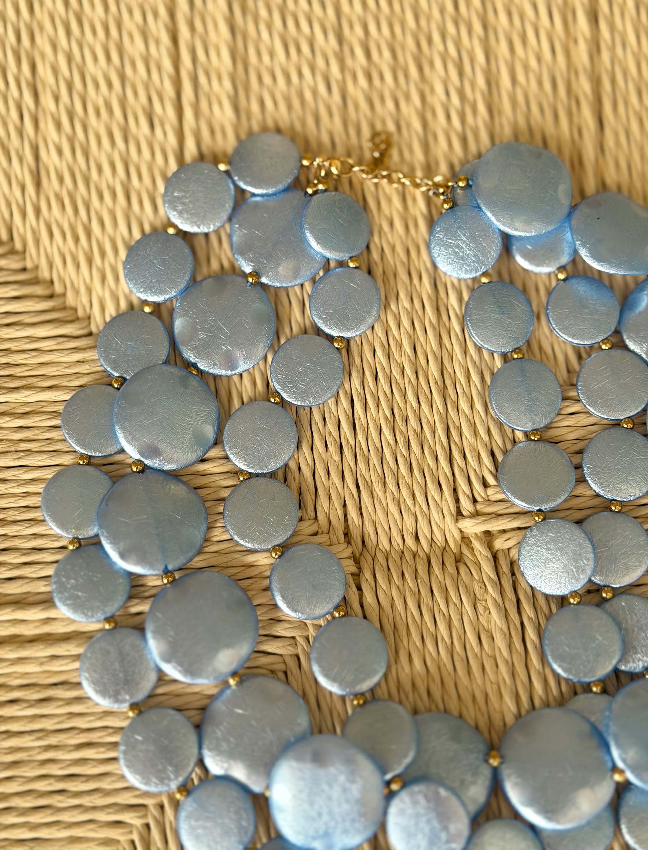 Collar de vueltas nácar celeste