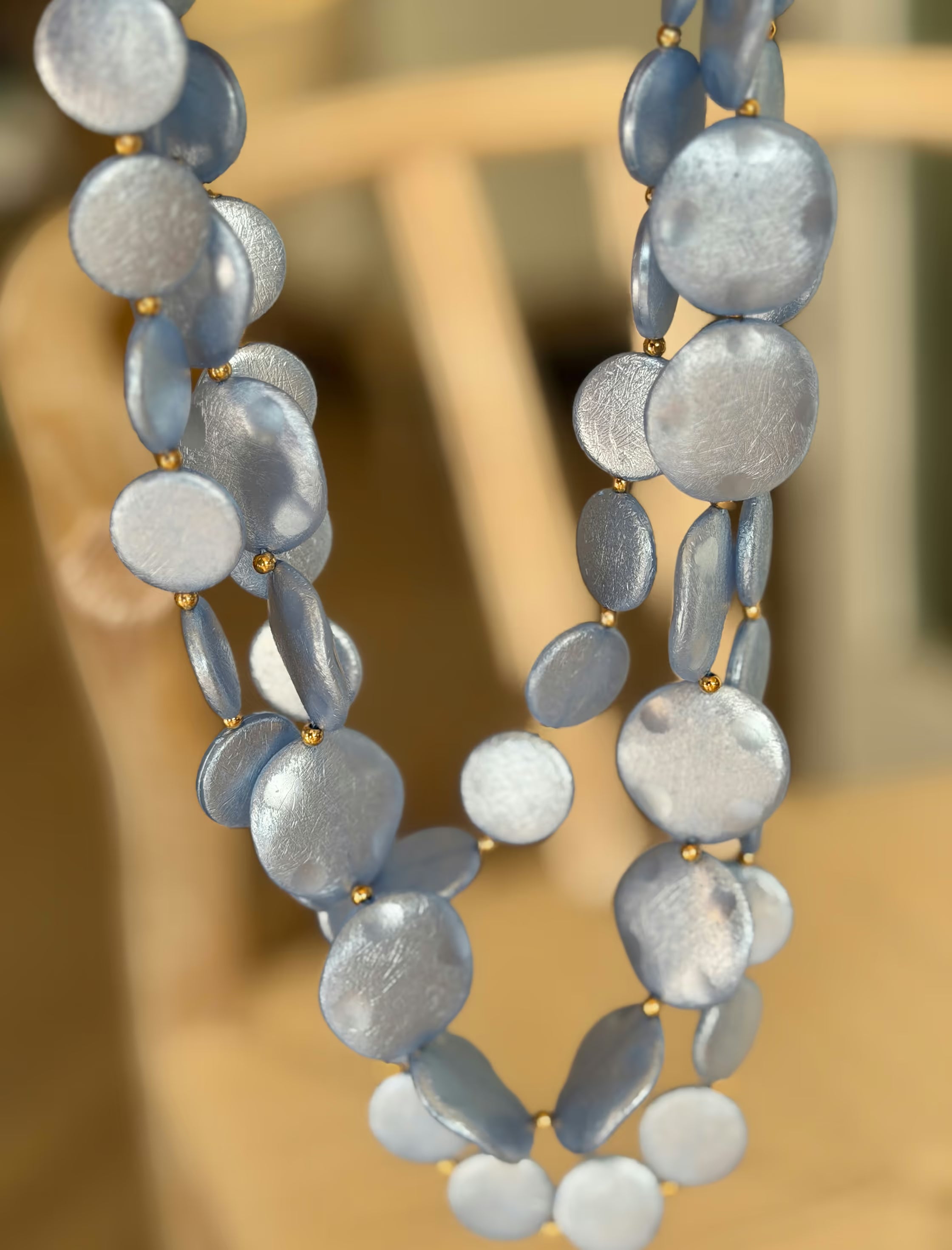 Collar de vueltas nácar celeste