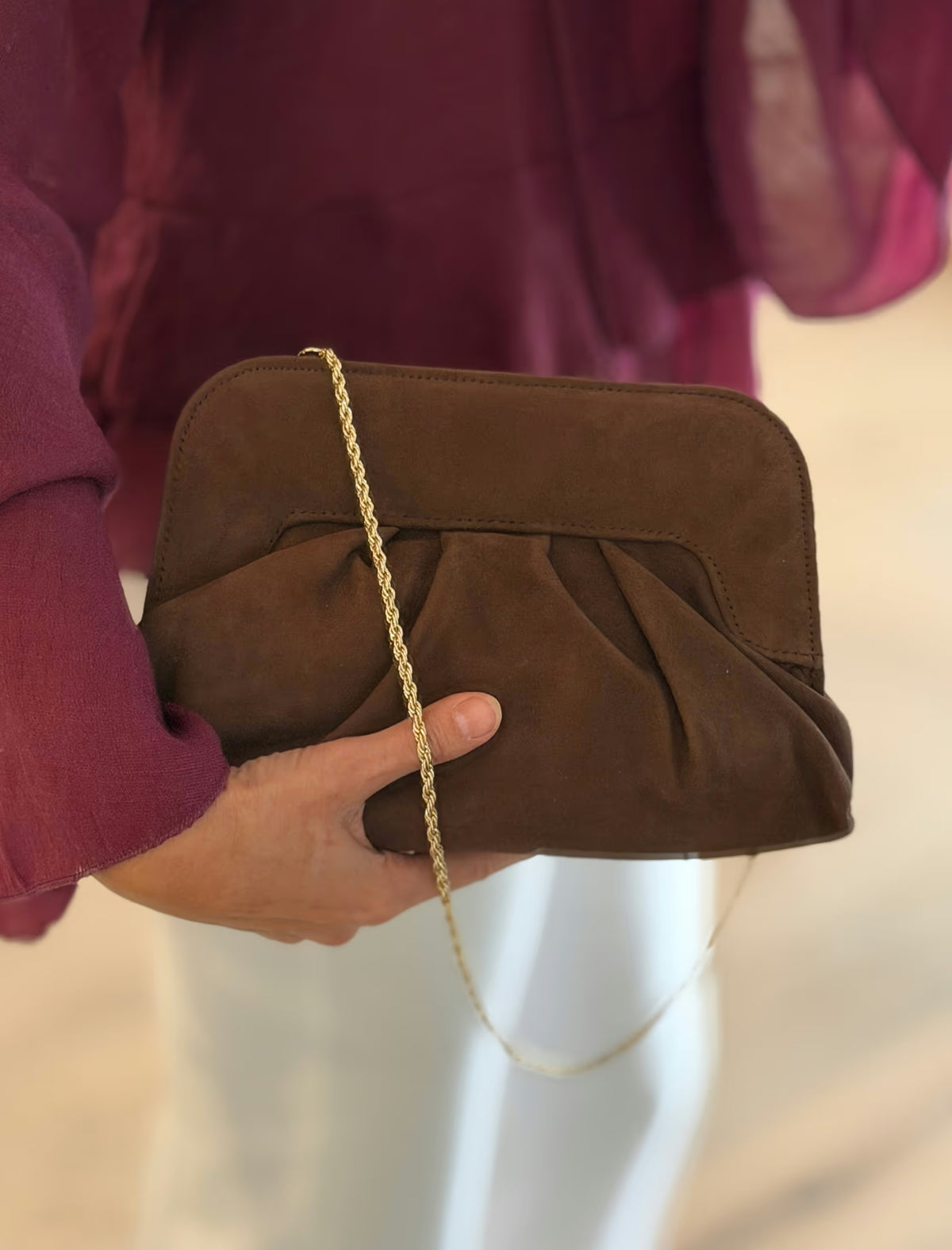 Bolso fruncido en marrón chocolate