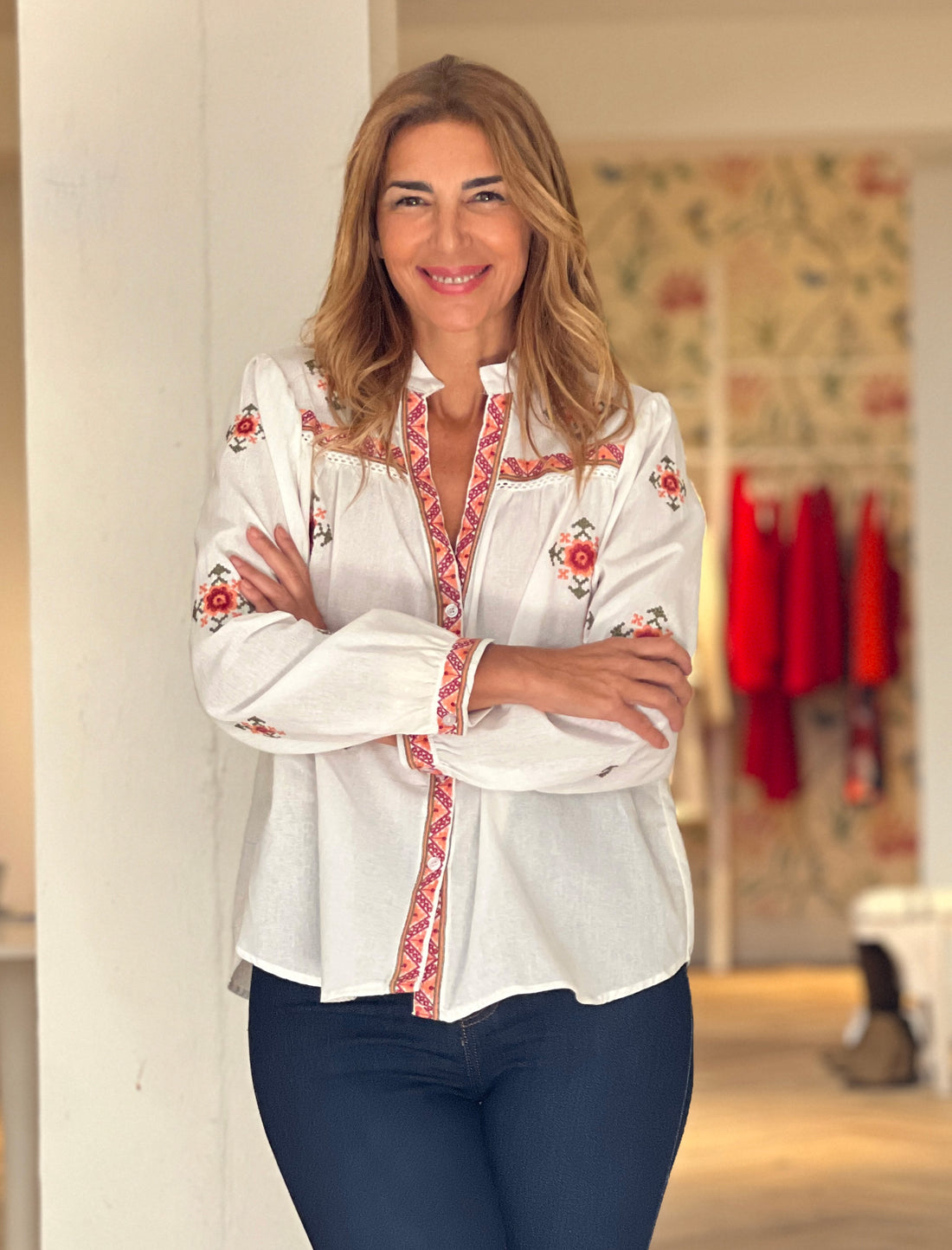Camisa bordada coral