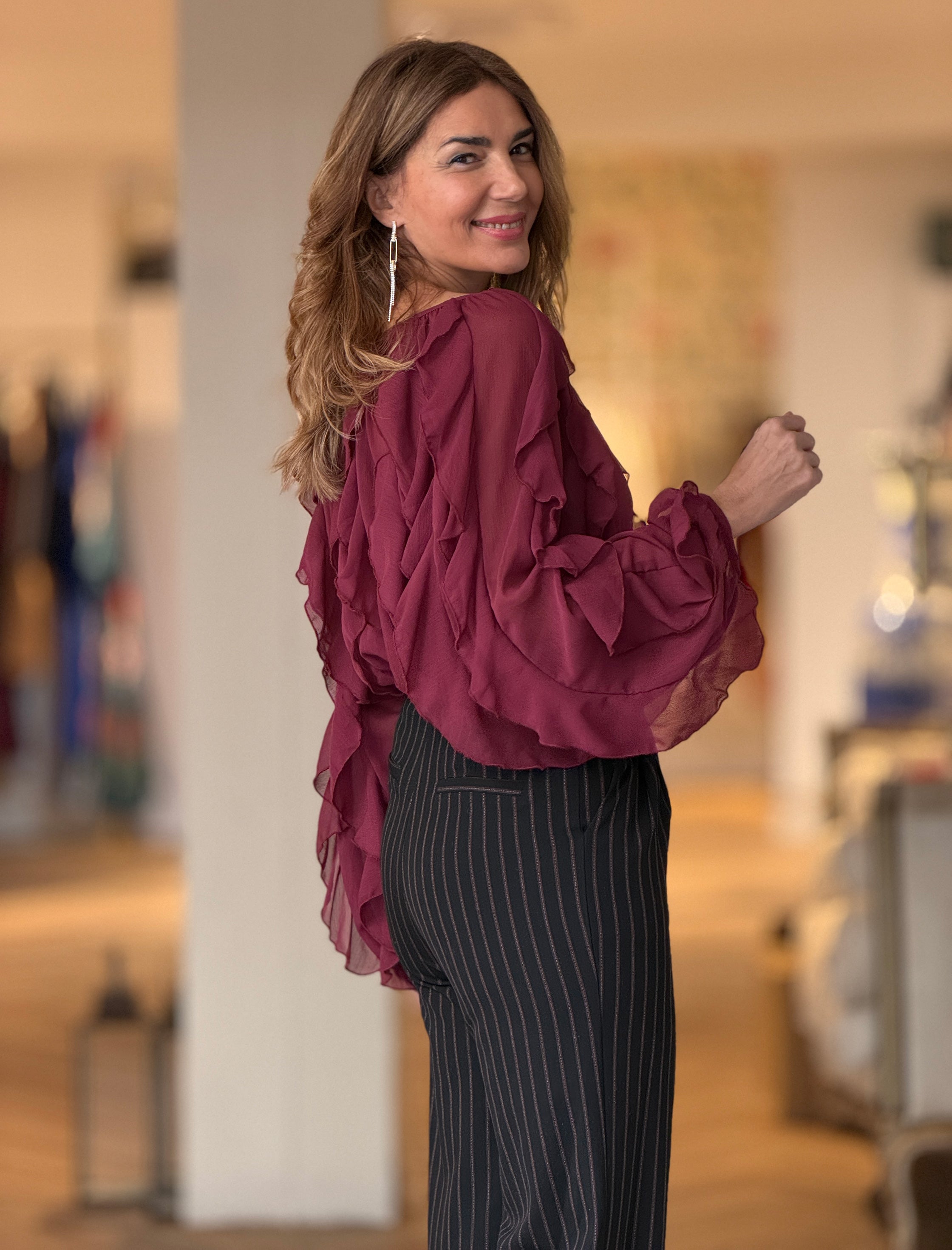 Camisa de volantes burdeos