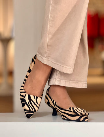 Stiletto chic animal print lines