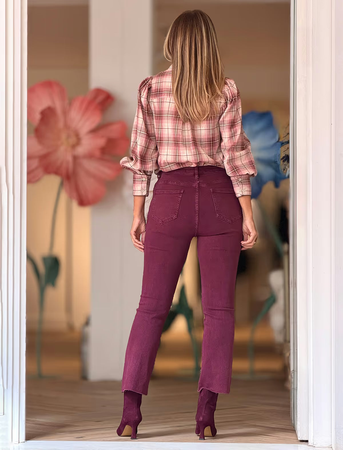 Pantalón vaquero burdeos bolsillos