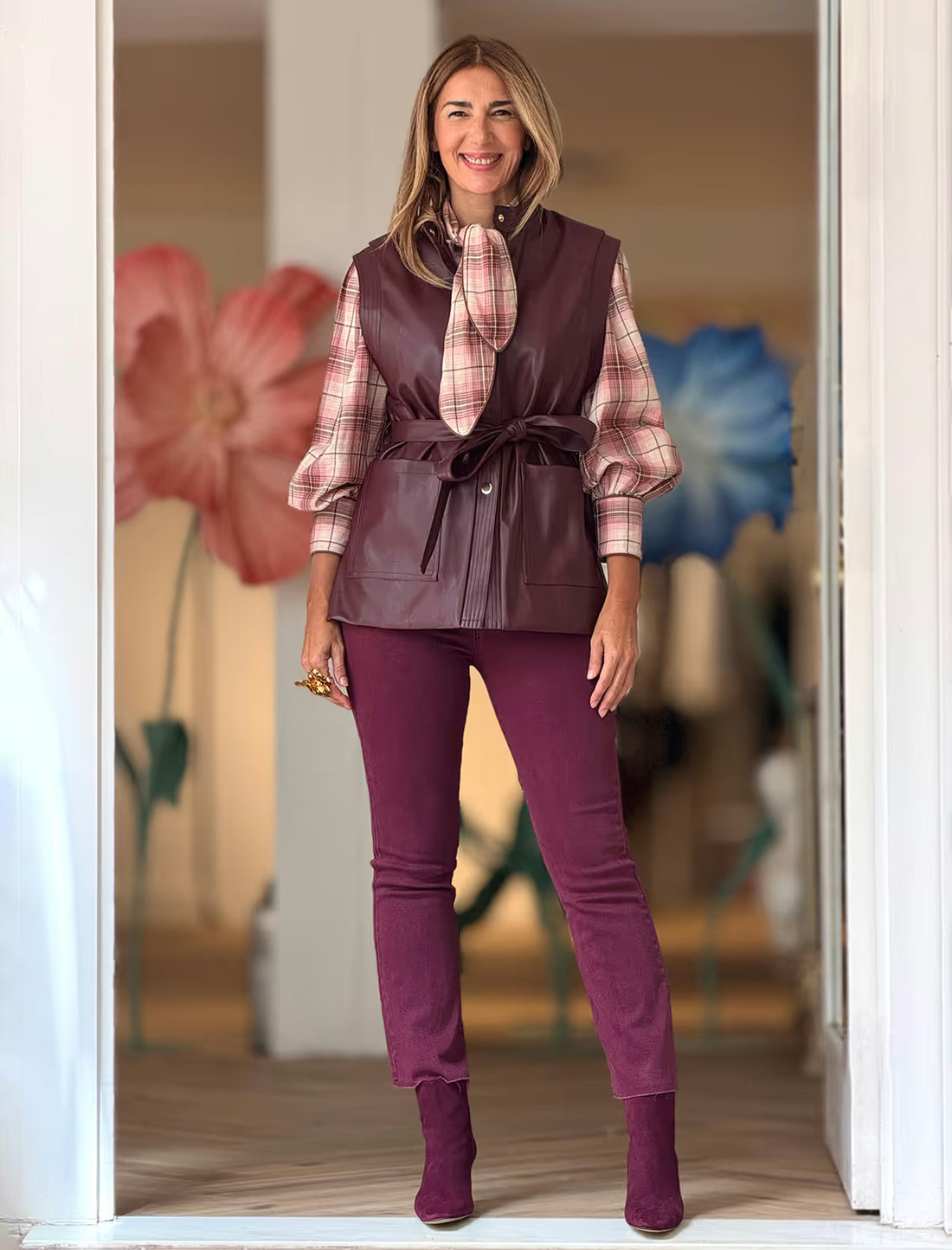 Chaqueta sin mangas muy chic burdeos