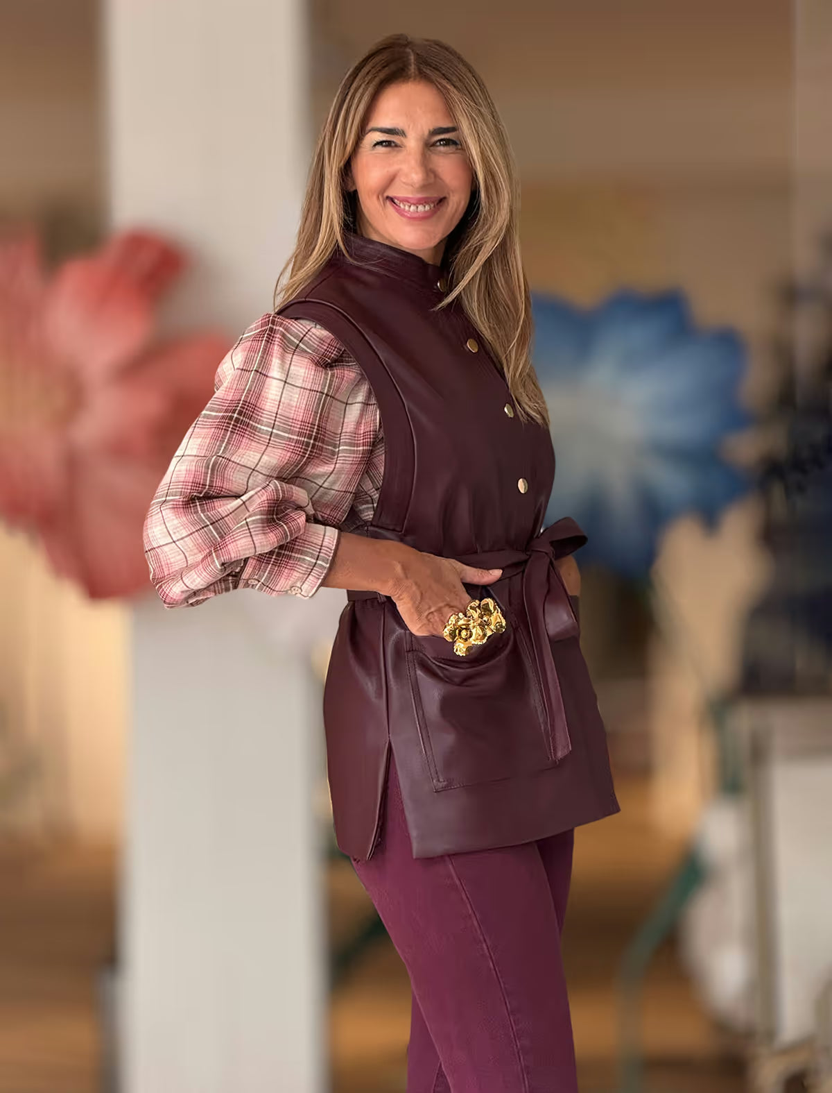 Chaqueta sin mangas muy chic burdeos