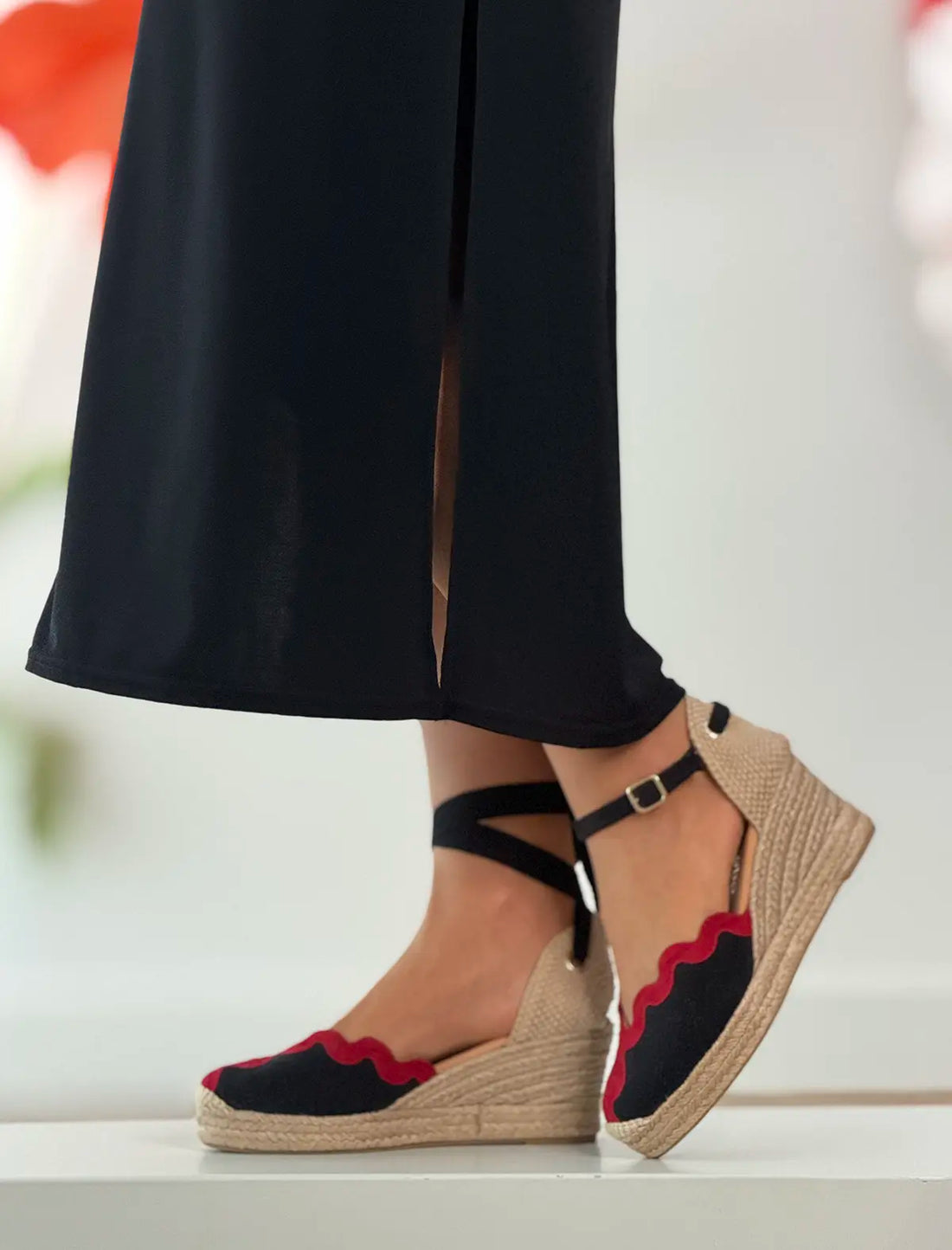Alpargata de cuña negro blonda chic