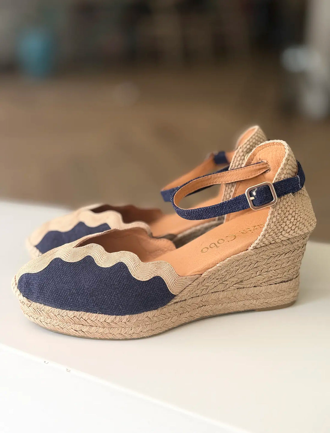 Alpargata de cuña marino blonda chic