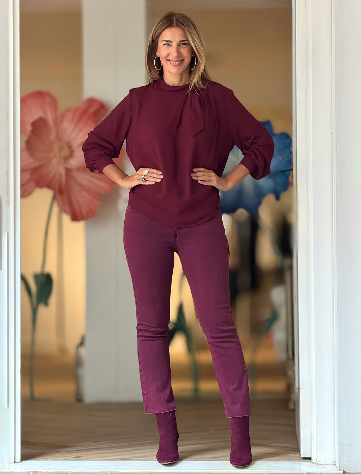 Pantalón vaquero burdeos bolsillos