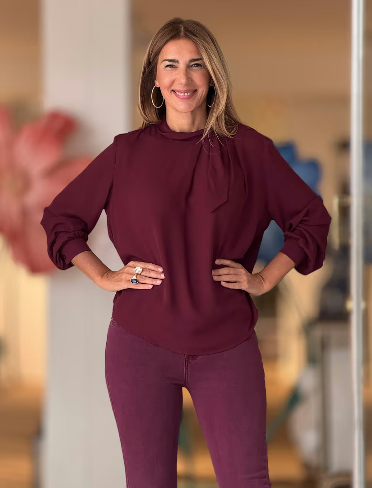 Camisa burdeos con lazada