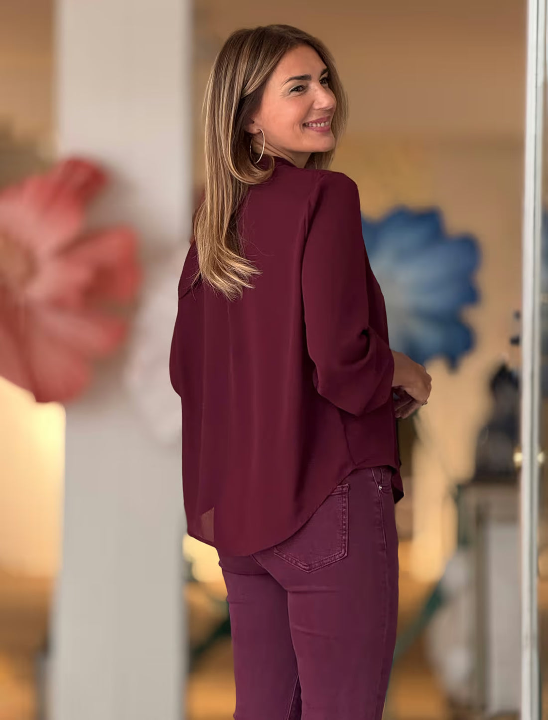 Camisa burdeos con lazada