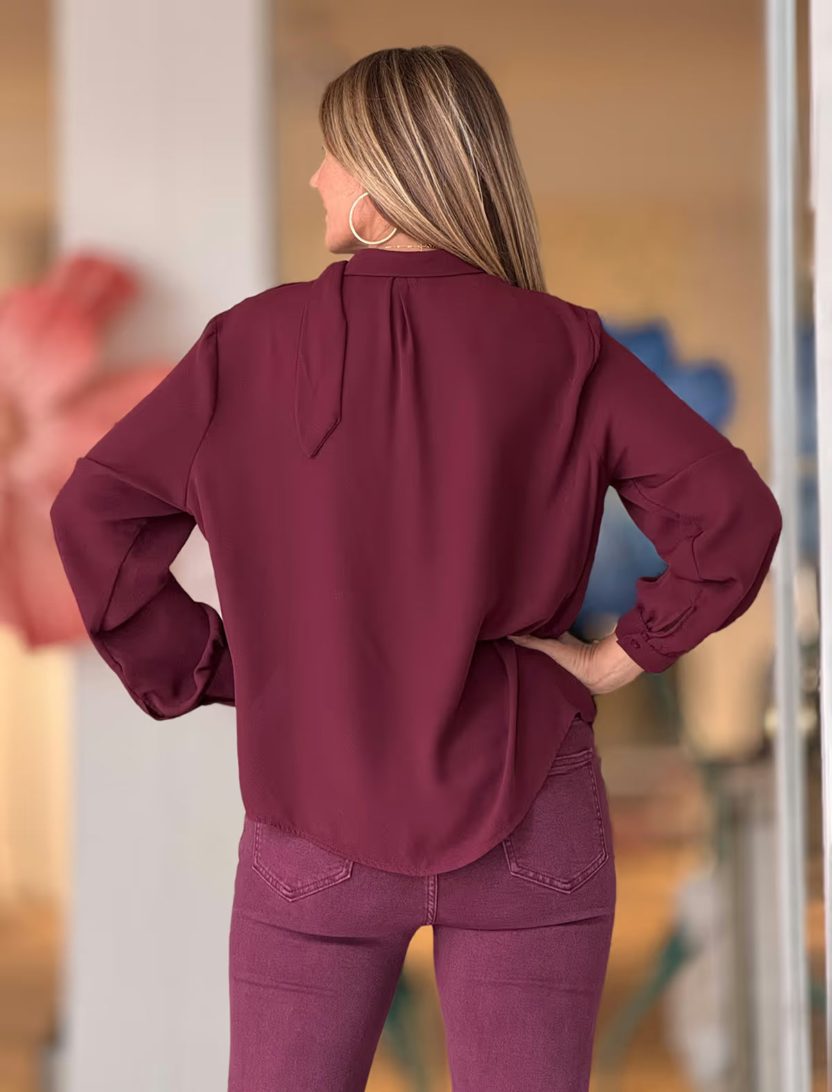 Camisa burdeos con lazada
