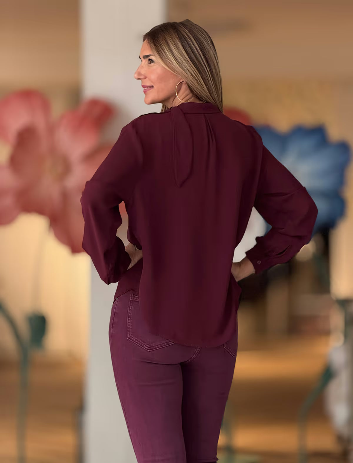 Camisa burdeos con lazada