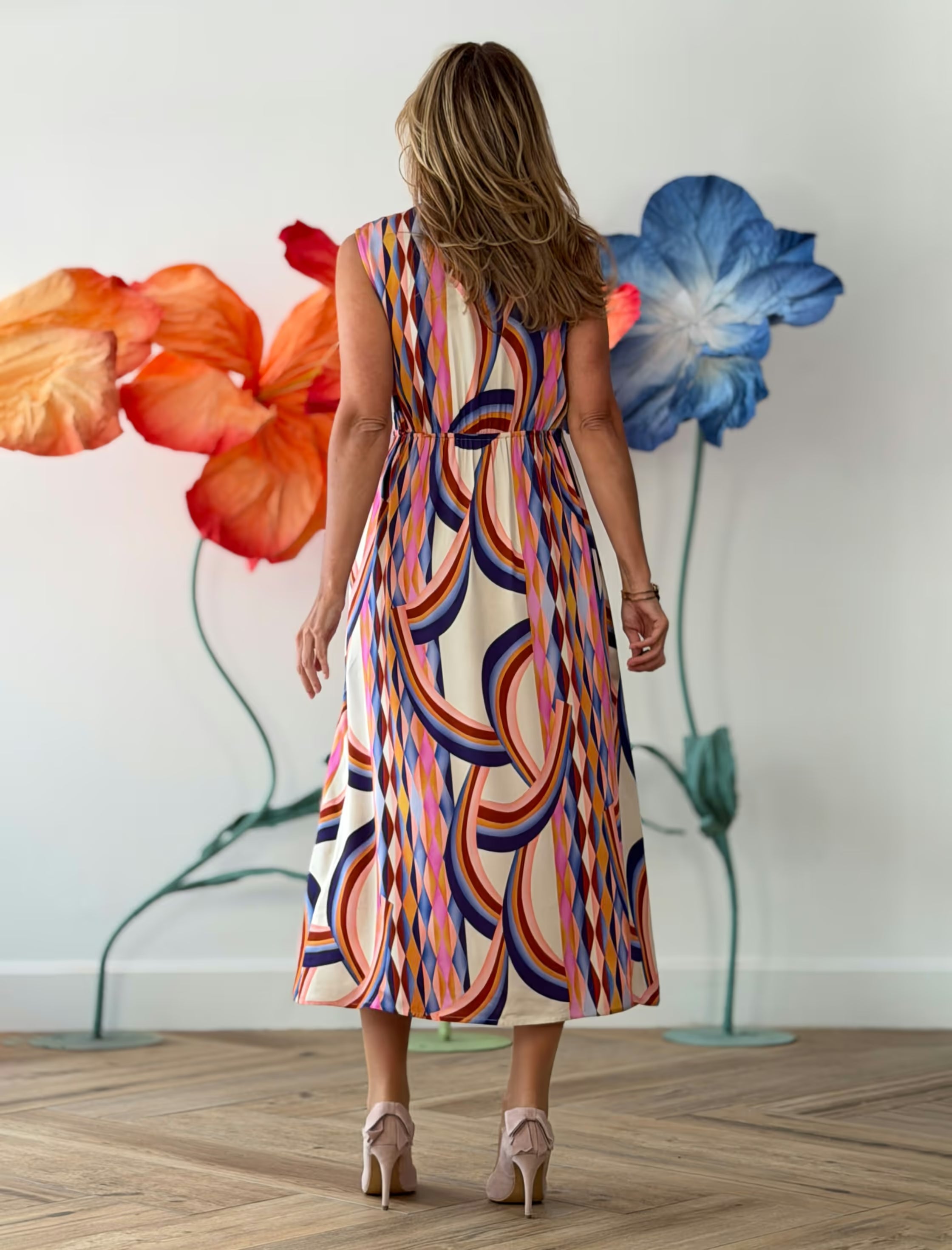 Vestido estampado midi alegre