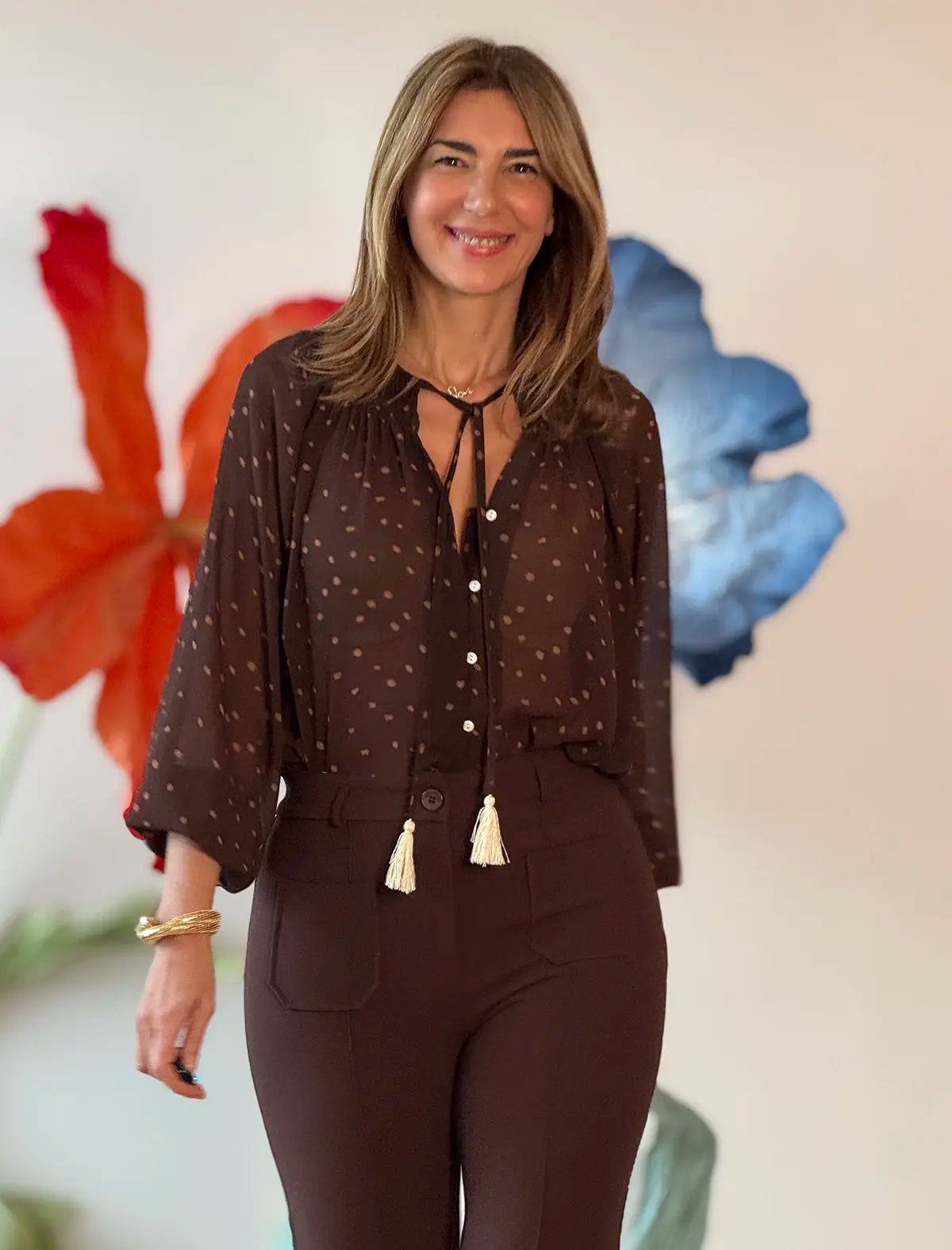 Camisa marrón de lunares fluida