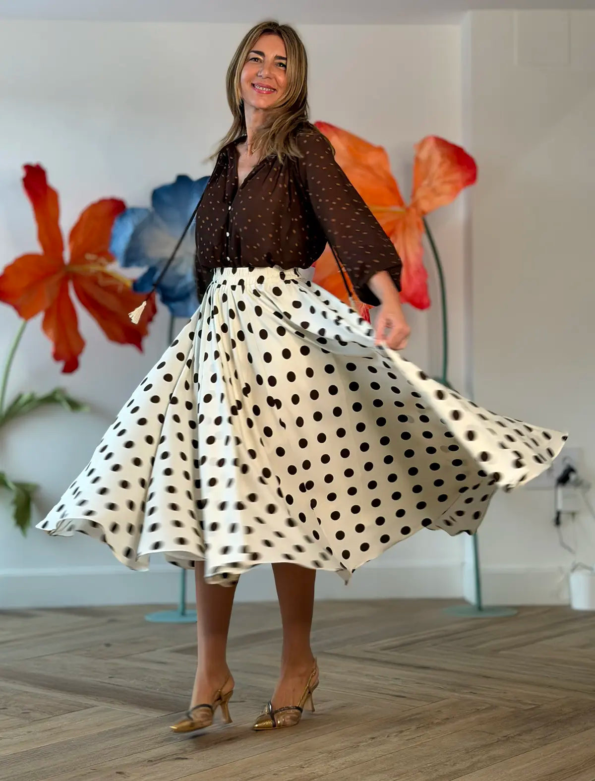 Falda de lunares marrones