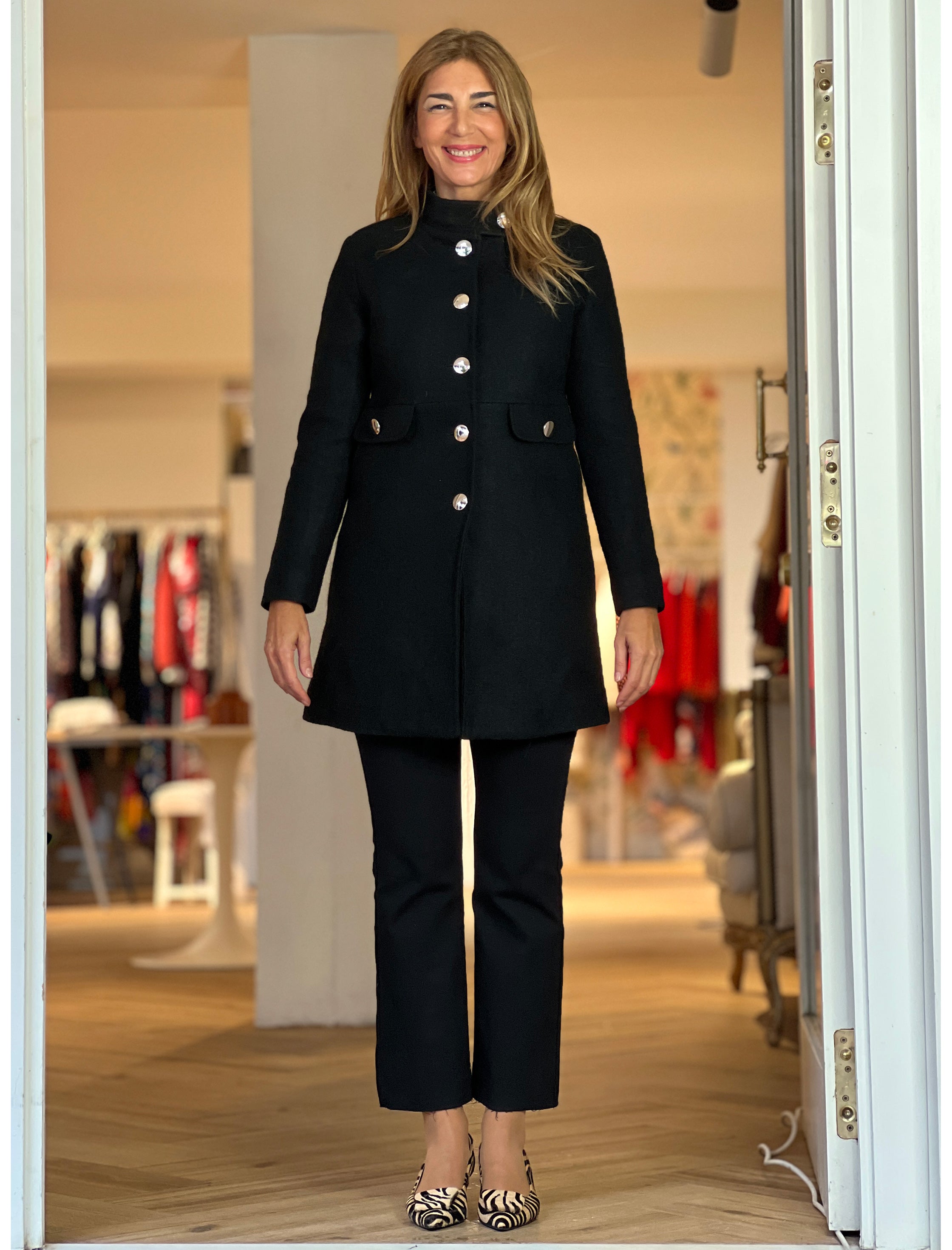 Abrigo ideal superfavorecedor negro