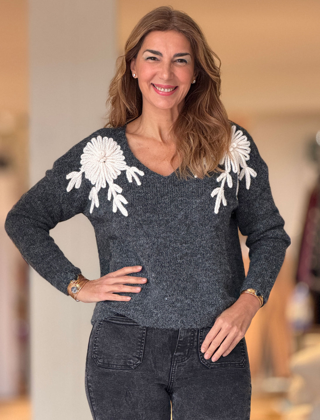 Jersey bordado gris
