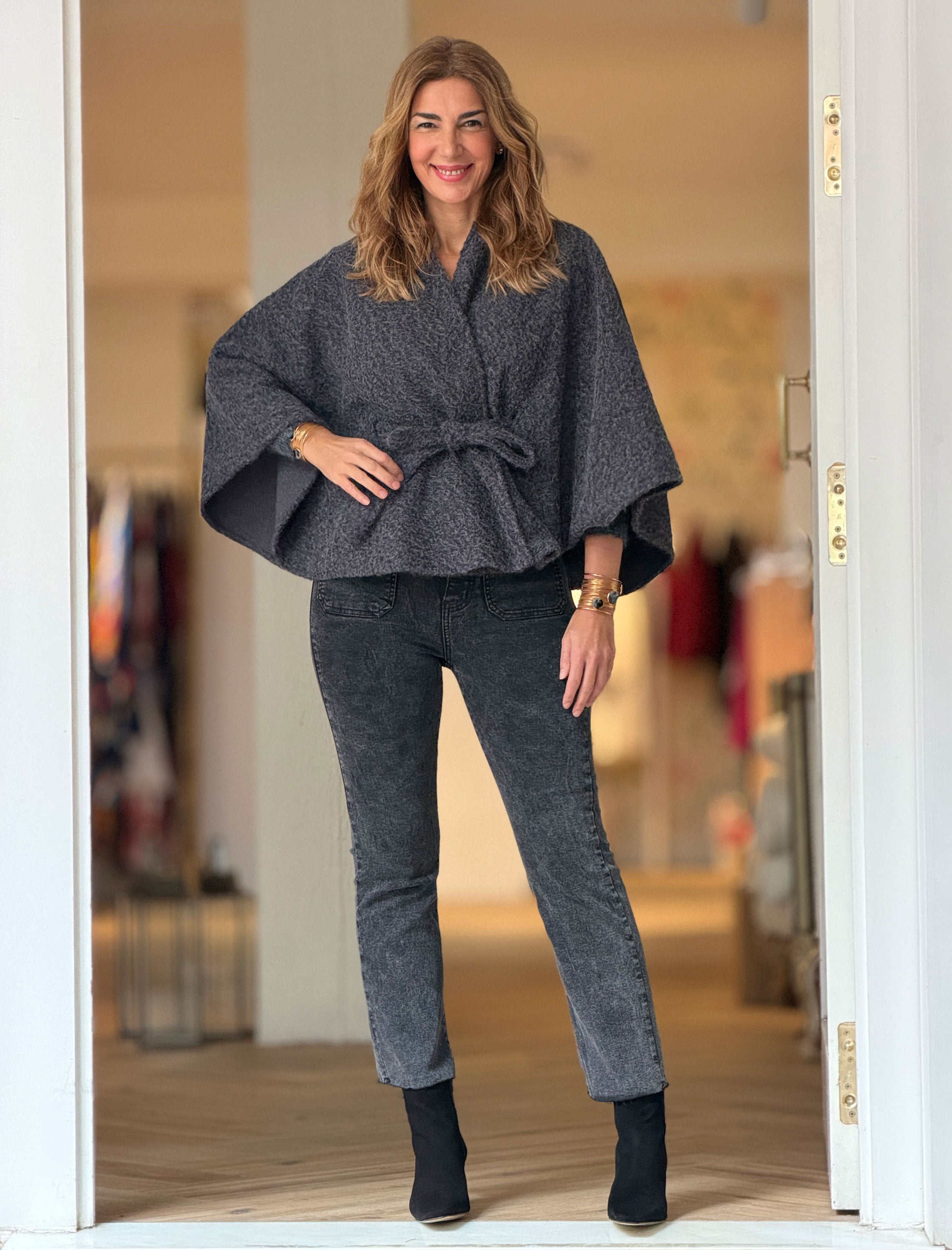 Pantalón vaquero negro lavado bolsillos