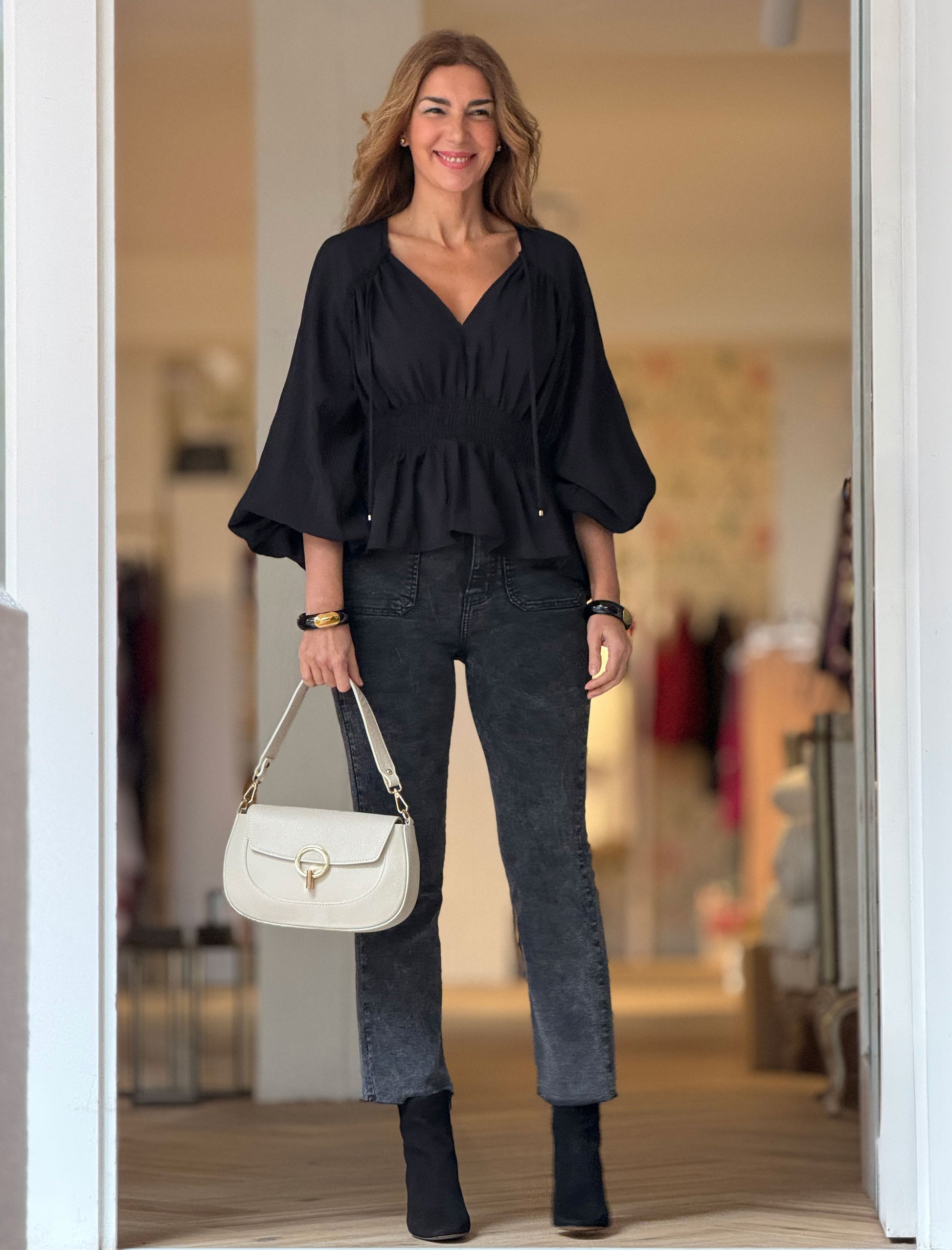 Pantalón vaquero negro lavado bolsillos