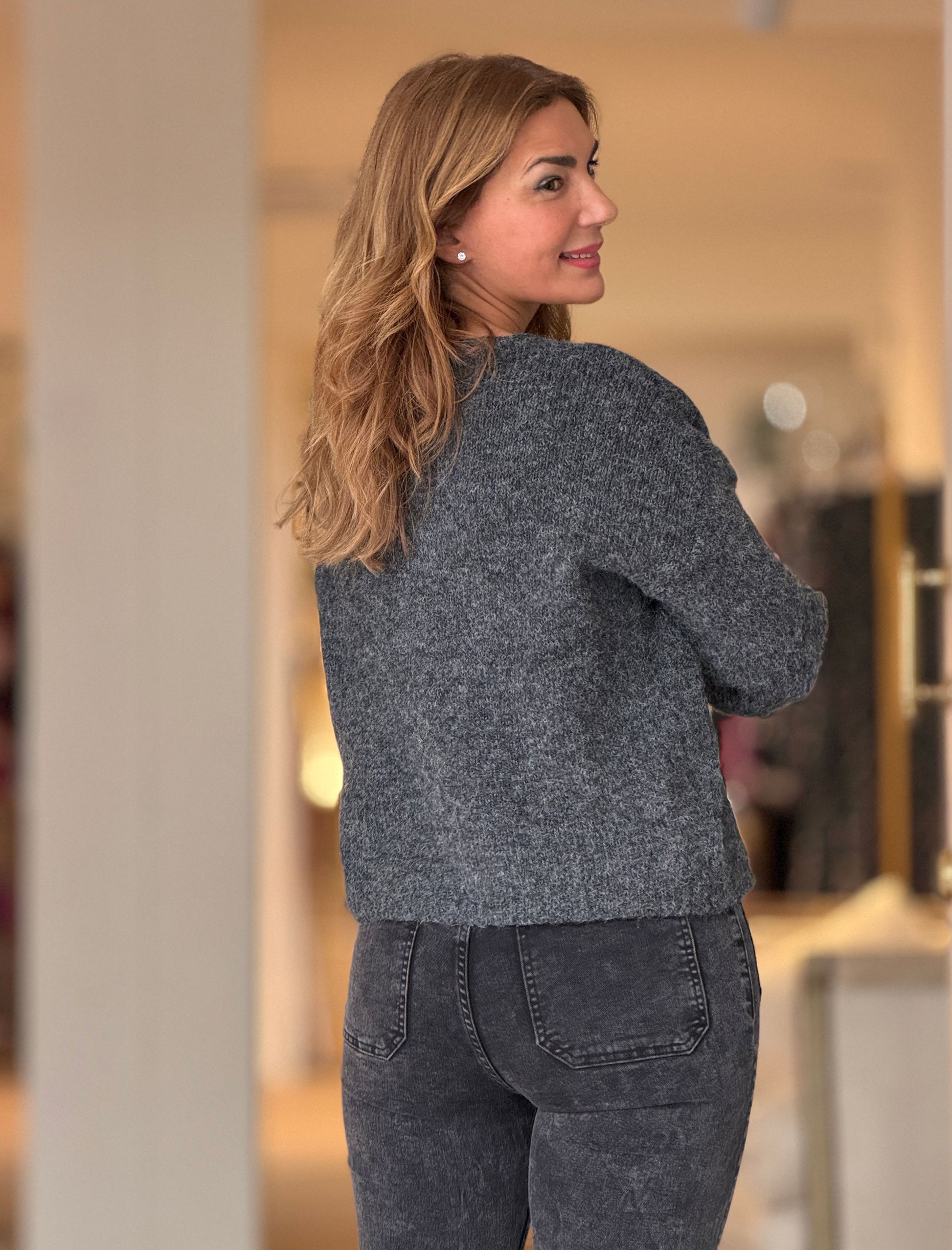 Pantalón vaquero negro lavado bolsillos