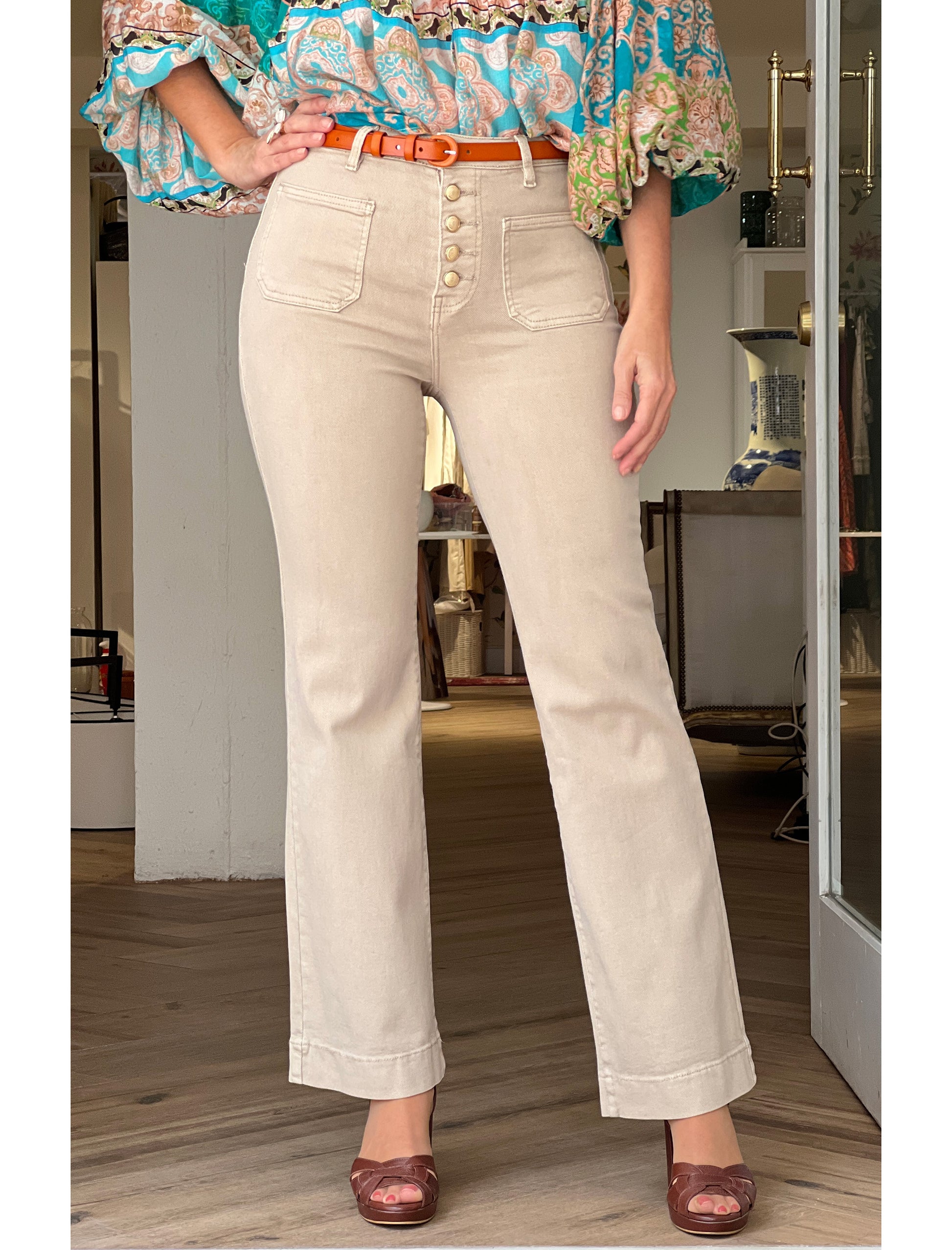 Pantalon vaquero camel de bolsillos Nuria Cobo