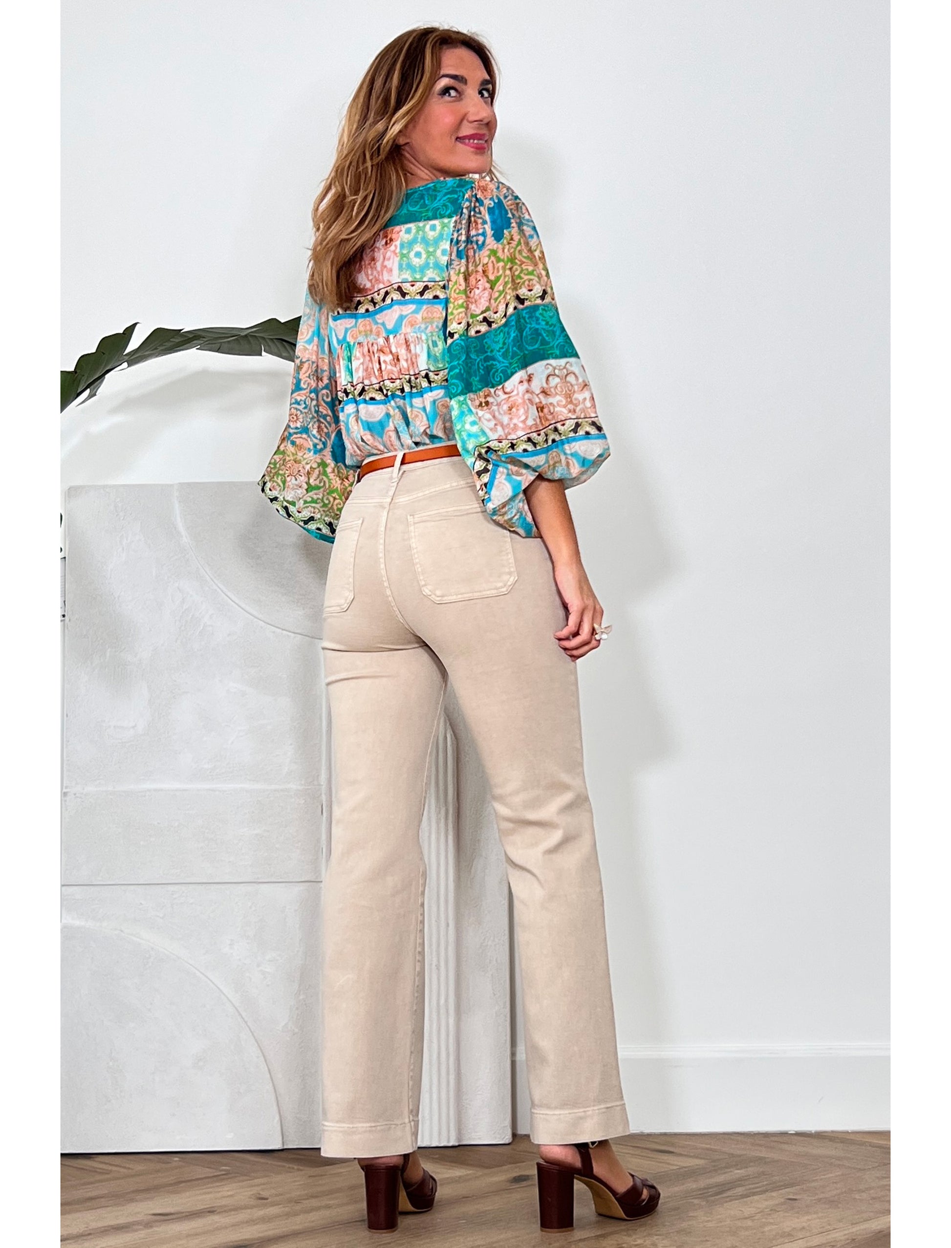 Pantalón vaquero camel de bolsillos Nuria Cobo