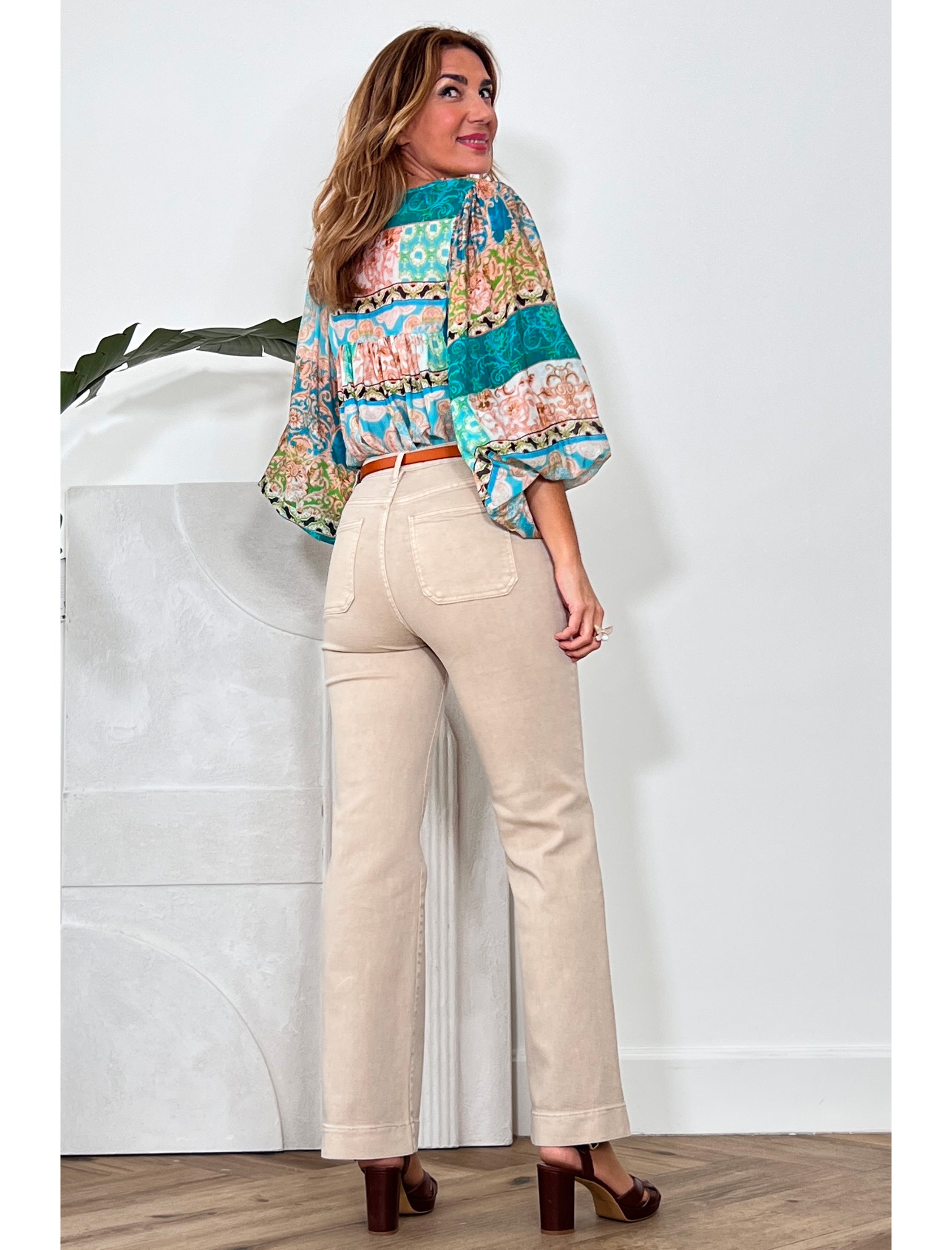 Pantalón vaquero camel de bolsillos Nuria Cobo