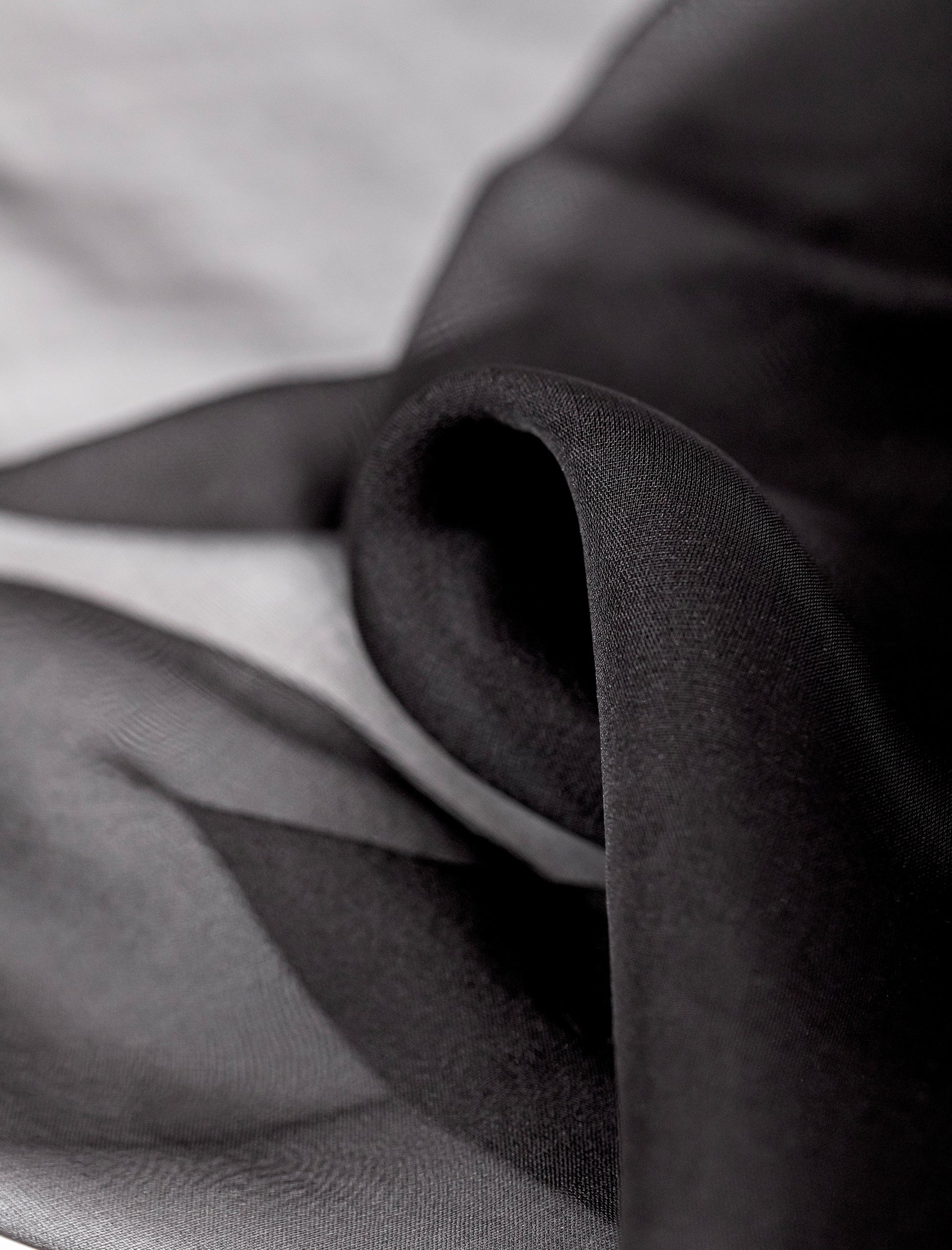 Pañuelo Fluido de Seda Negro Nuria Cobo