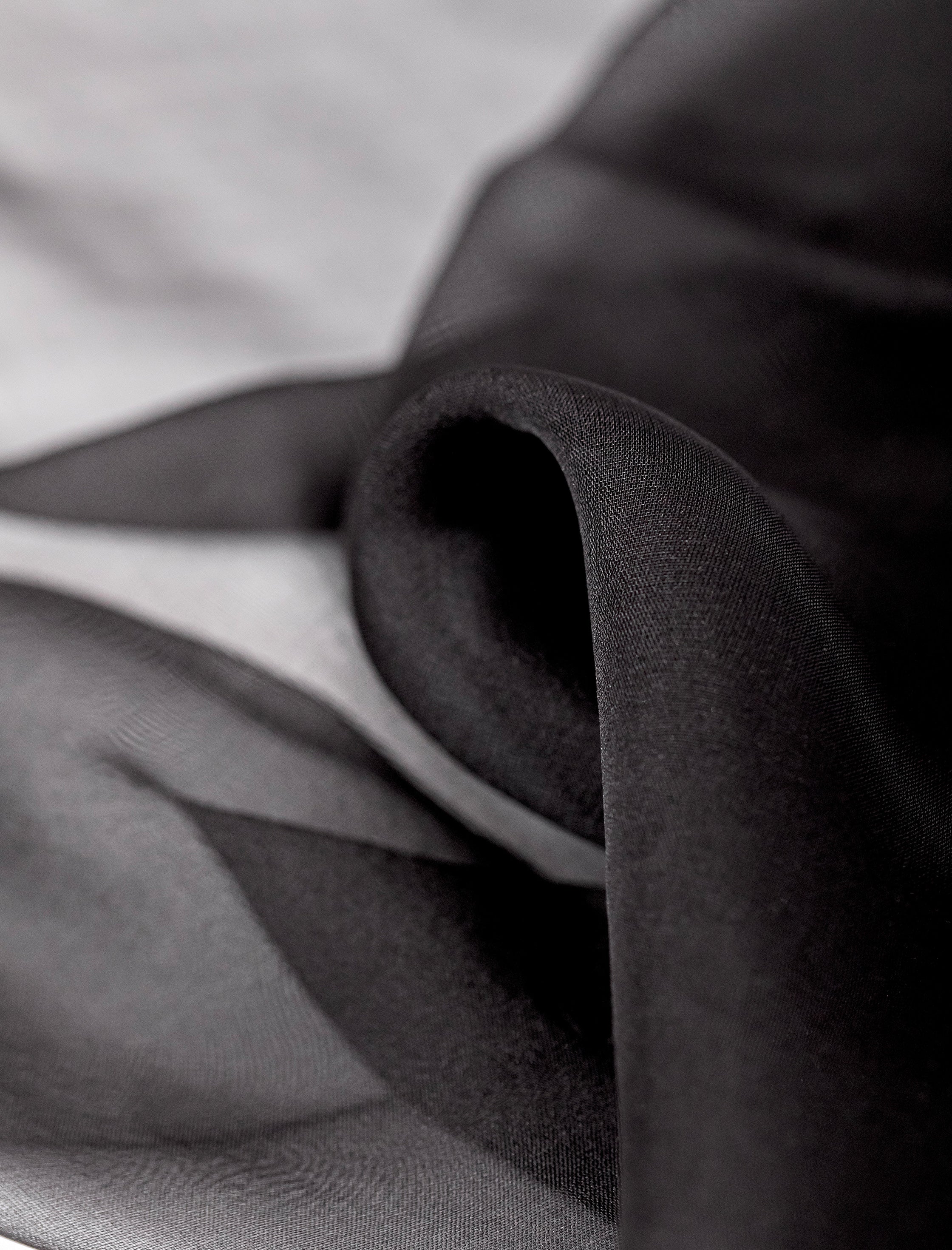 Pañuelo Fluido de Seda Negro Nuria Cobo