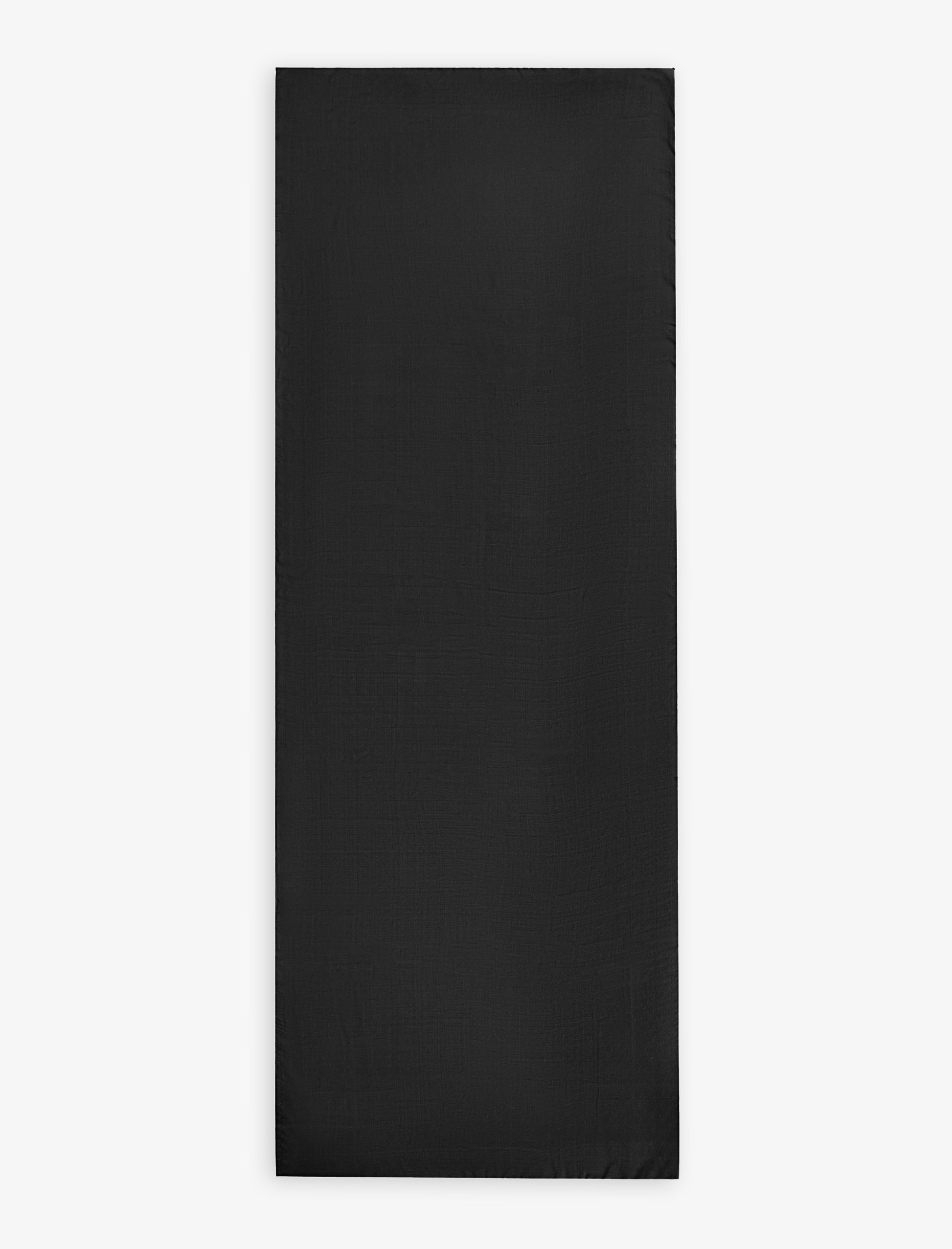 Pañuelo Fluido de Seda Negro Nuria Cobo