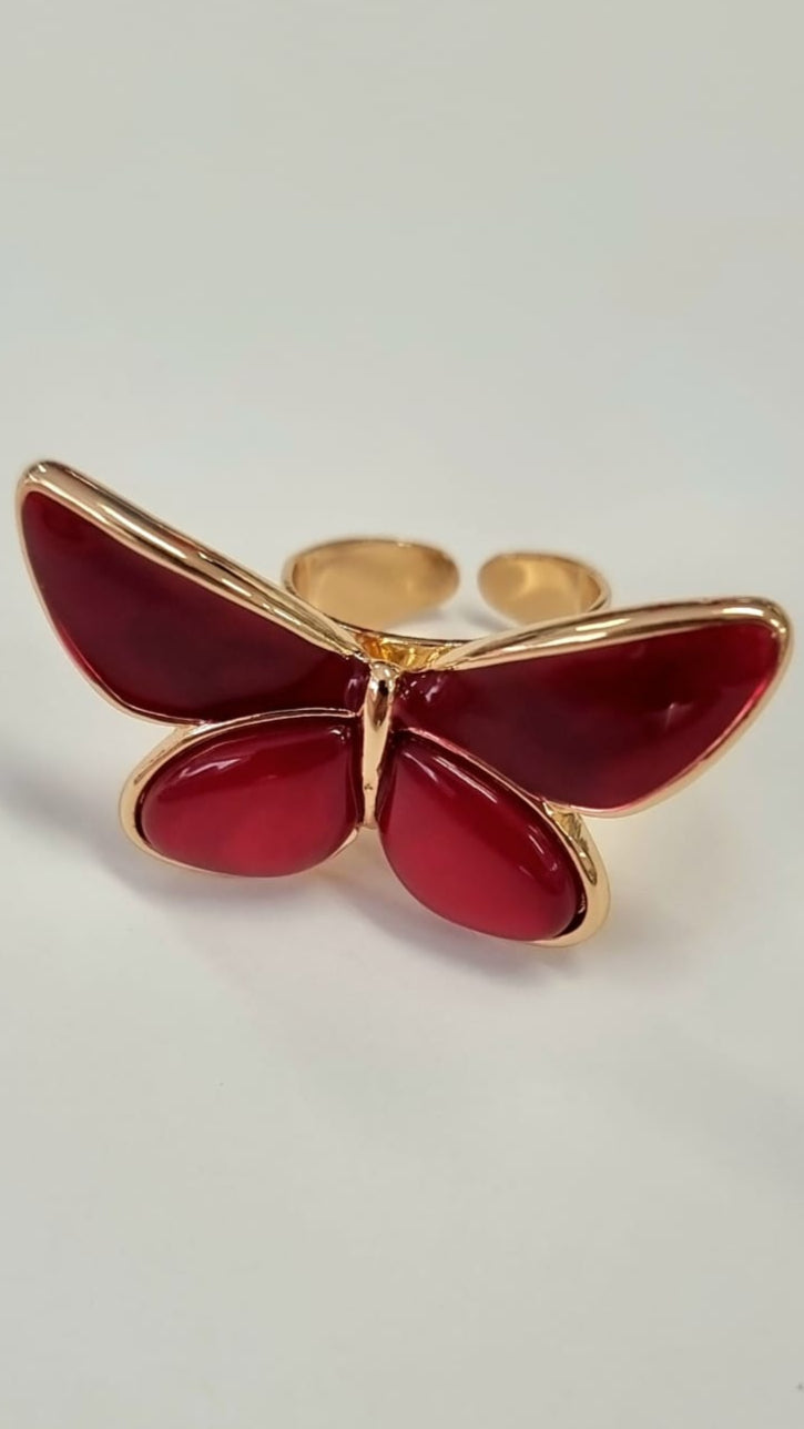 anillo dorado de mariposa rojo