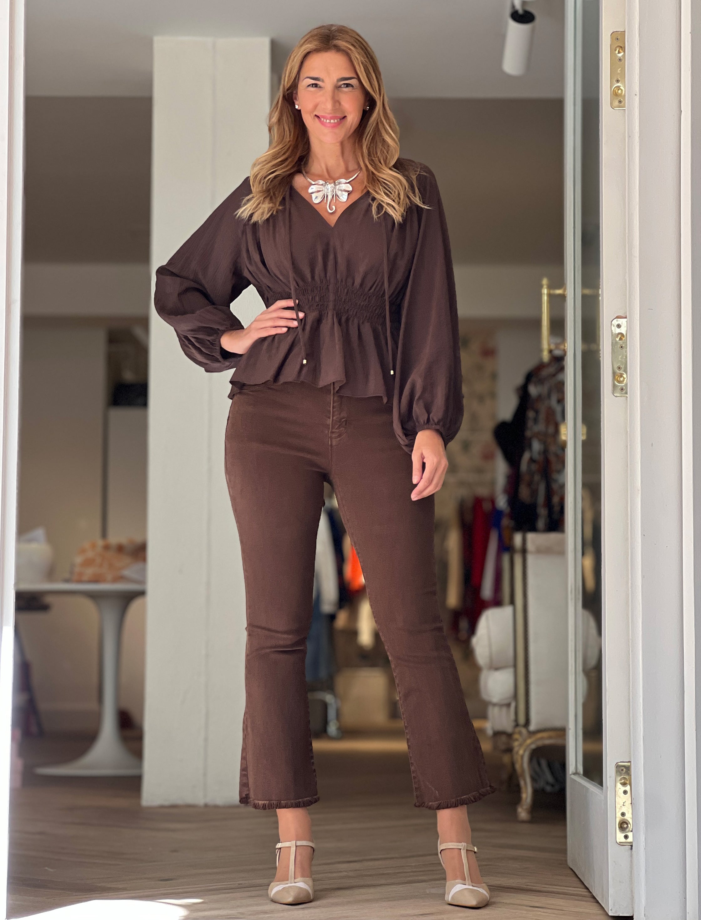 Ideal elegant and chic chocolate brown blouse | Nuria Cobo