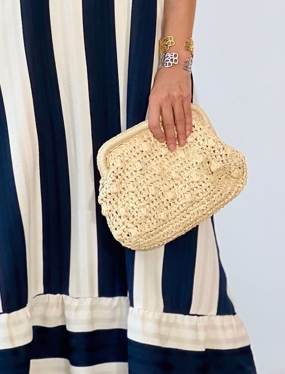 Bolso natural chic color beig, ligero y combinable – Nuria Cobo

