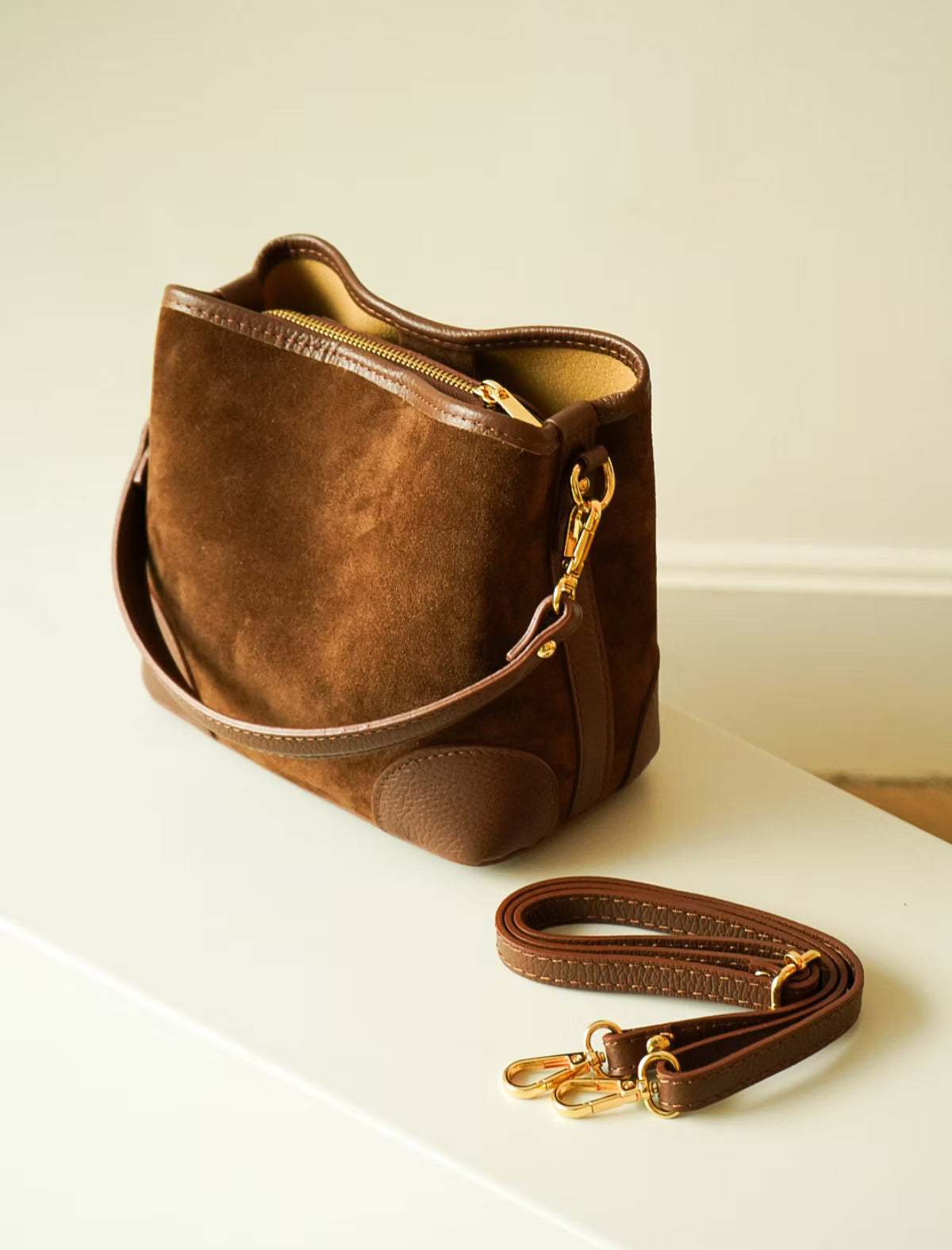 Bolso marrón bombonera très chic