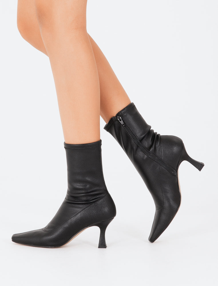 Botín negro de mujer de piel Poppy con cremallera lateral y tacón de 7 cm