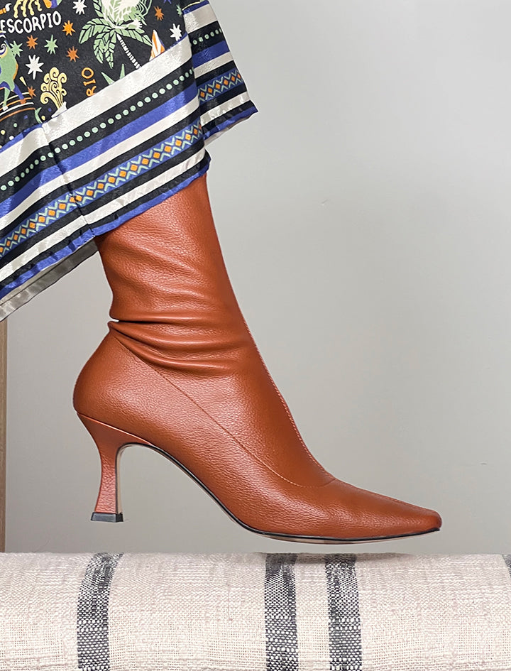 Botines marrones de tacón para mujer con punta fina
