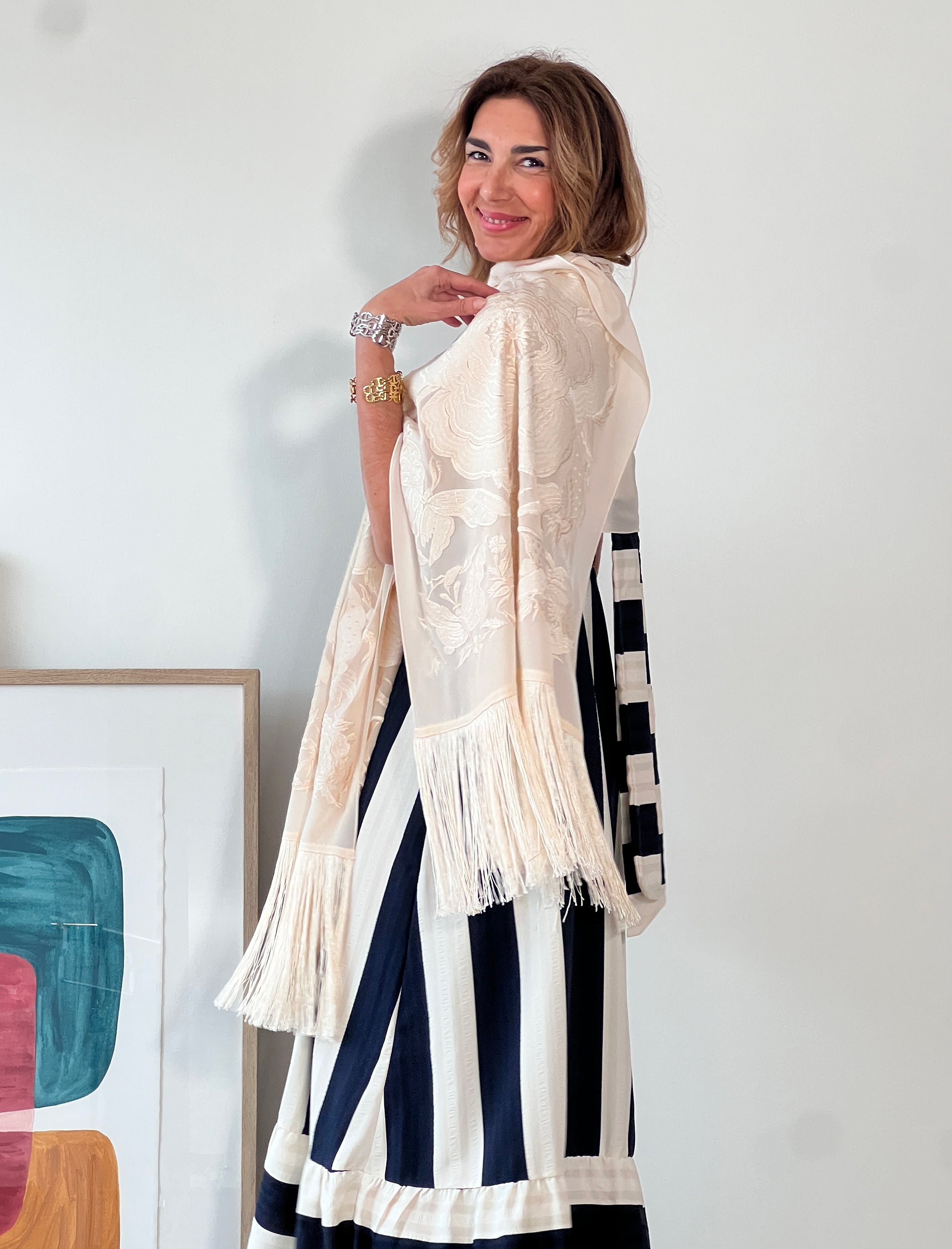 Chal Bordado Maravilloso Crema – Elegancia Atemporal | Nuria Cobo