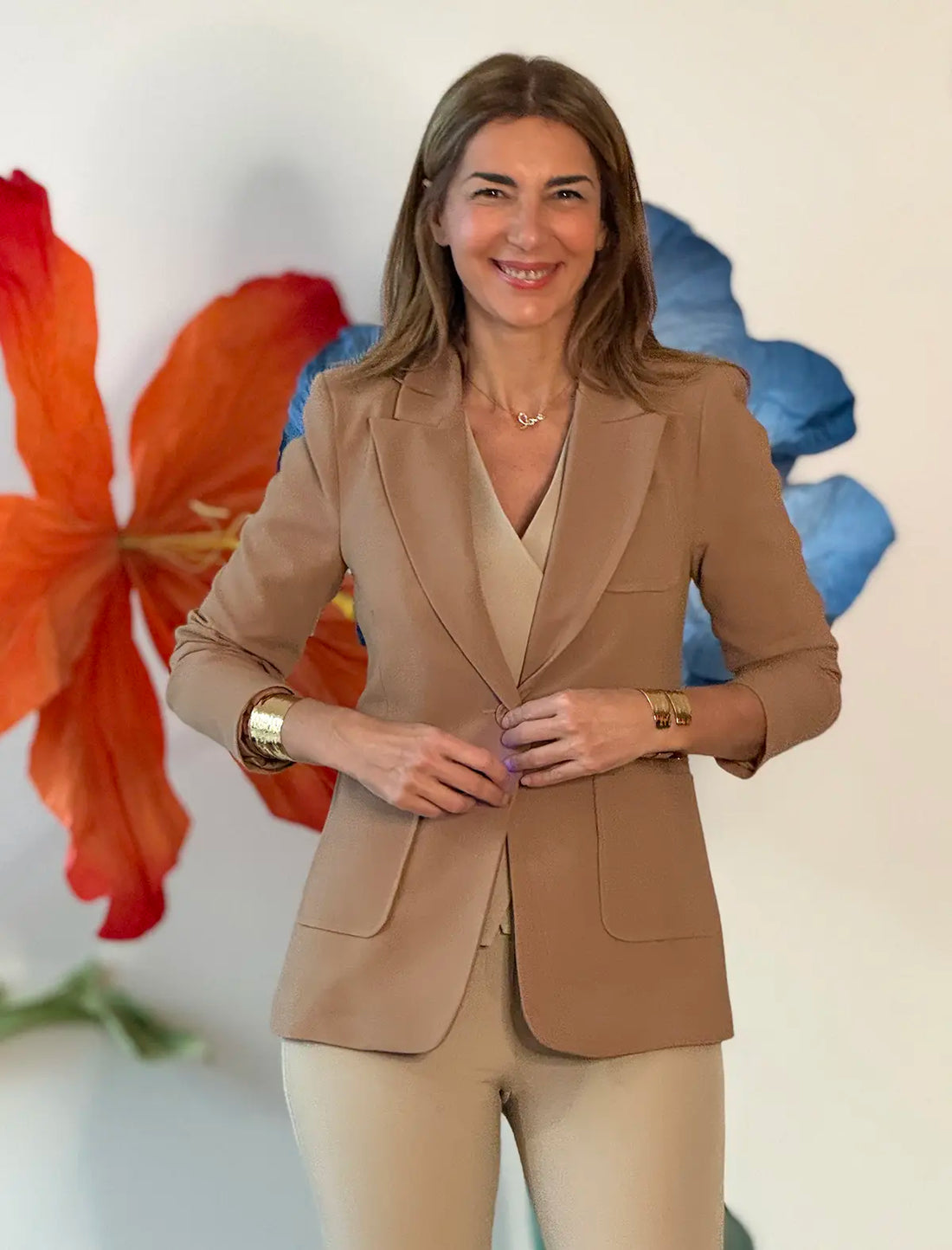 Chaqueta camel de mujer, corte favorecedor y sofisticado